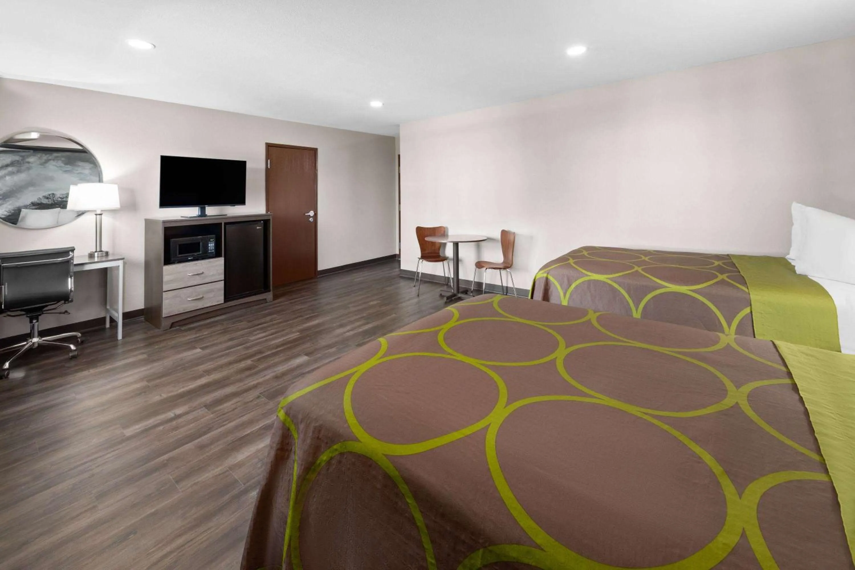 2 Double Beds, Business Room, Non-Smoking in Super 8 by Wyndham Fairmont