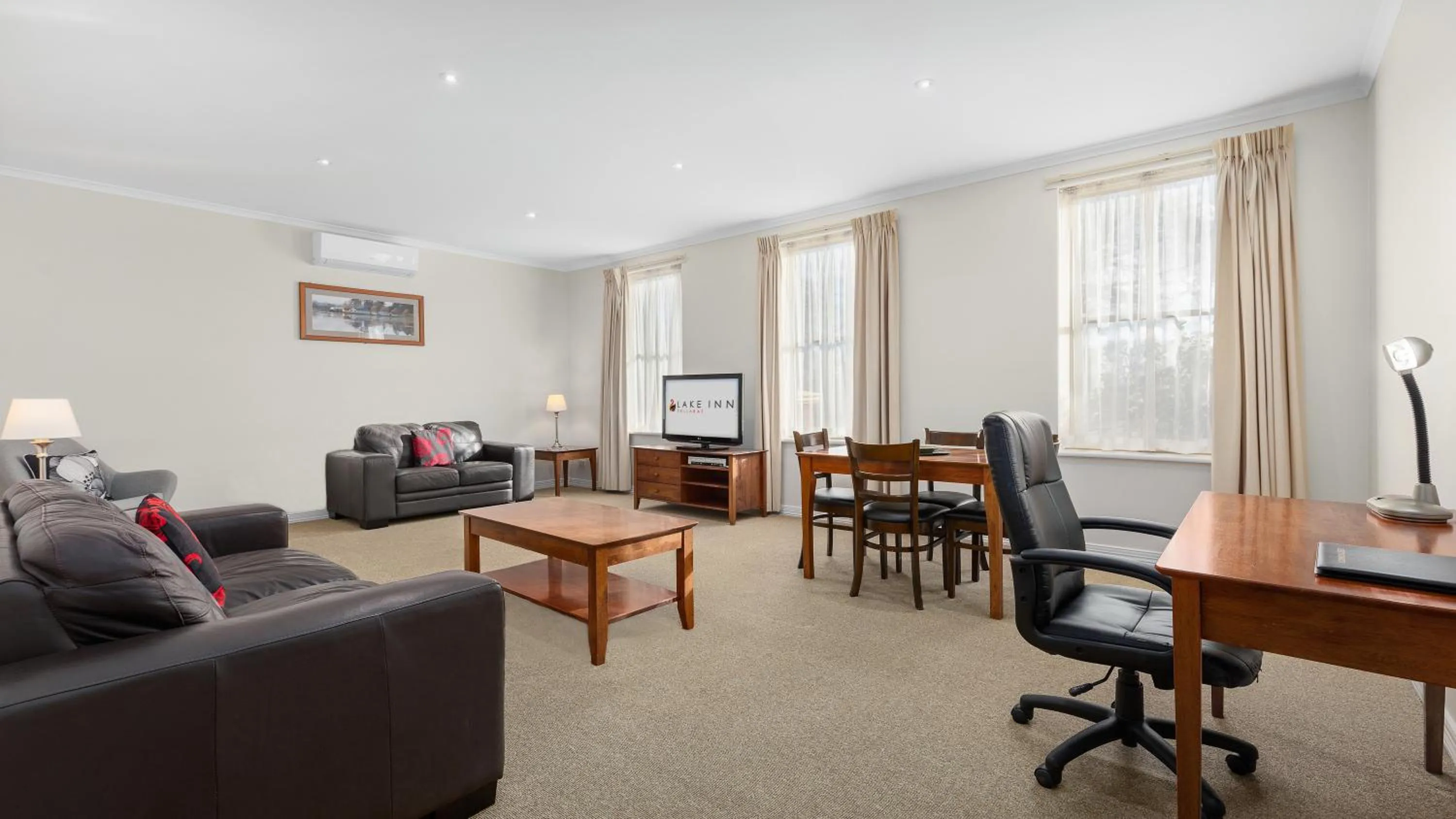 Deluxe King Room with Spa Bath in Lake Inn - Ballarat