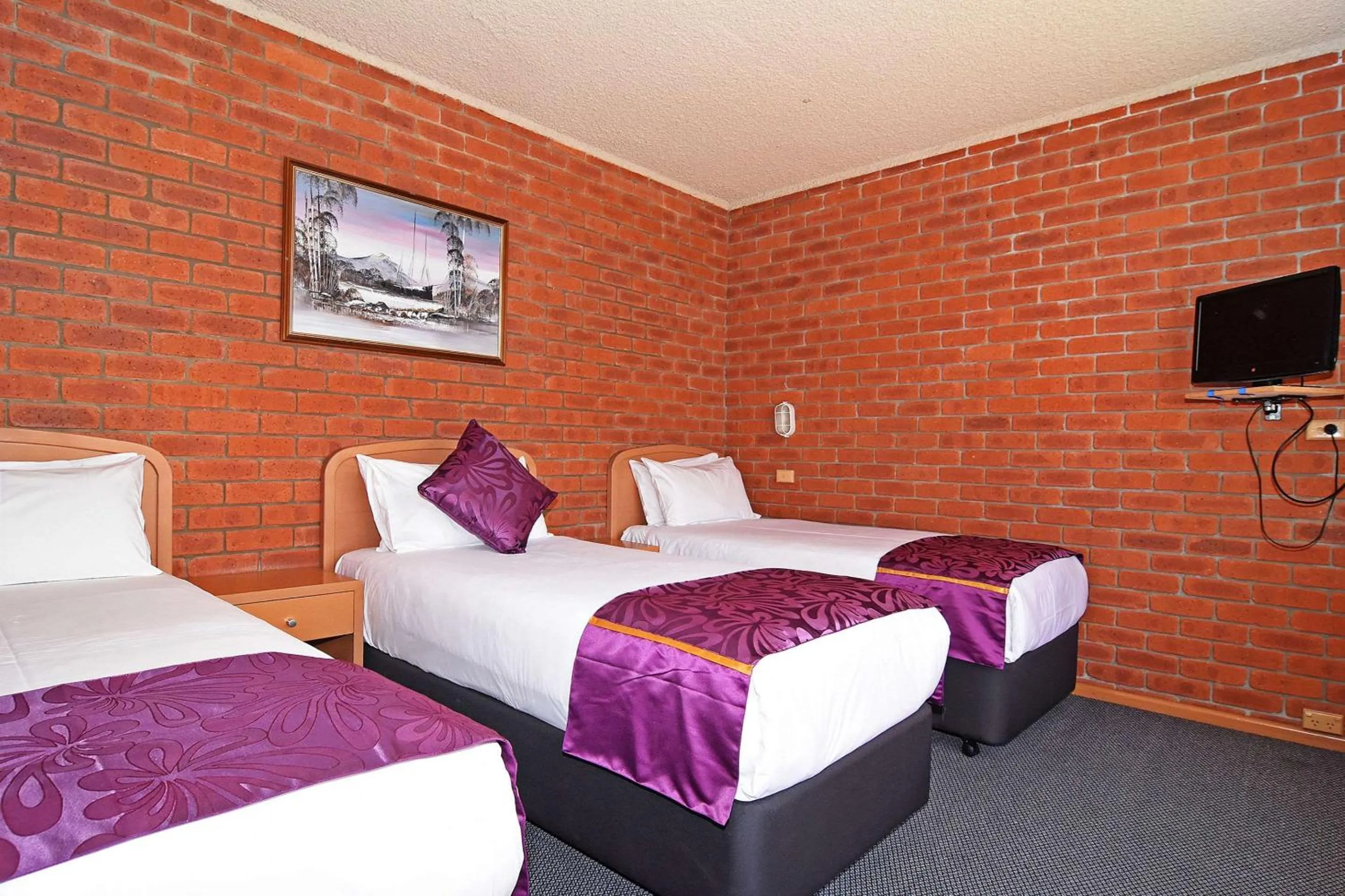 Two-Bedroom Deluxe Family Room in Main Lead Ballarat Motel