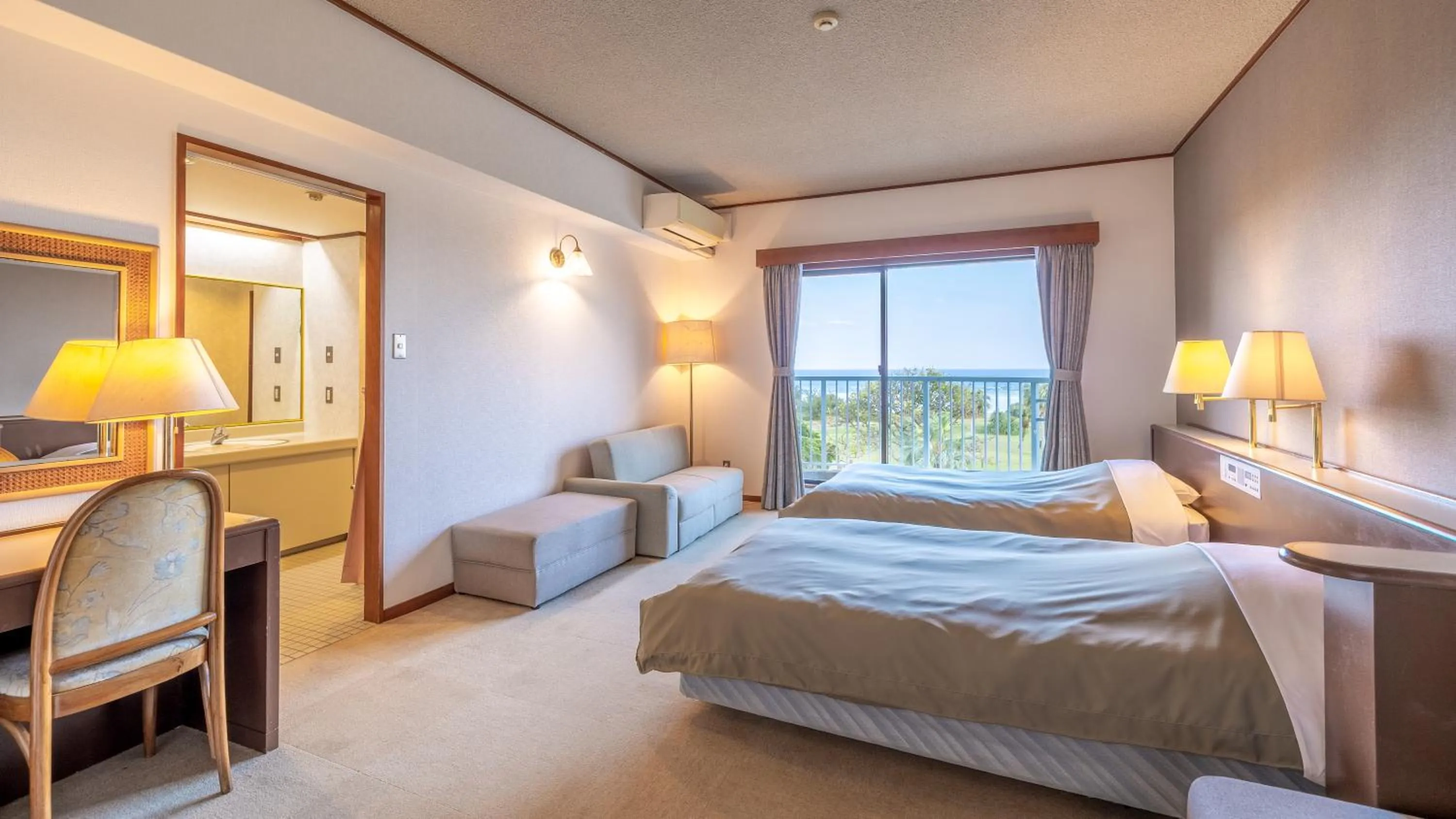 Large Twin Room - single occupancy in Coral Palms