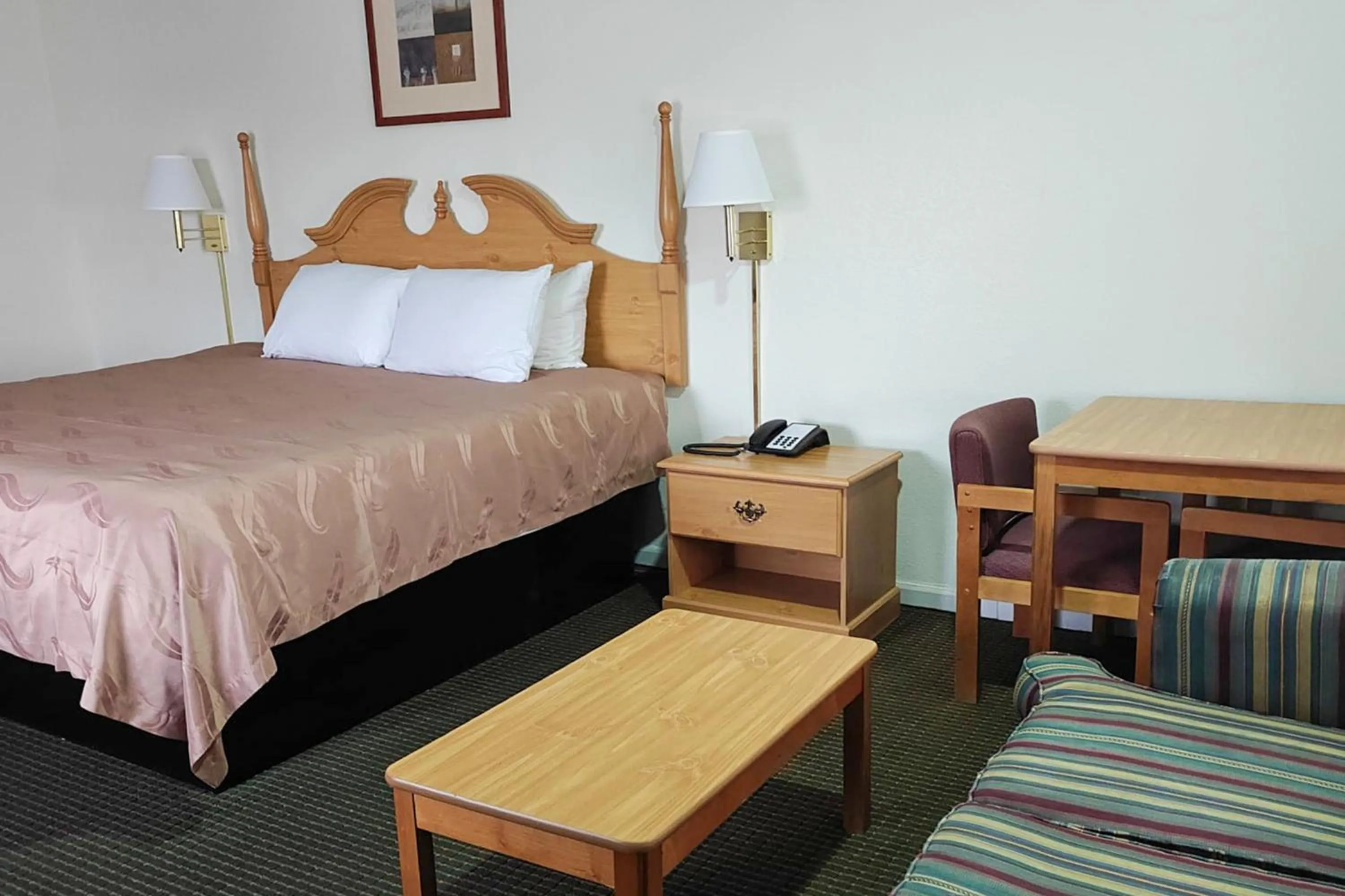 Suite - King Bed Non - Smoking in Capital O First Heritage Inn Rantoul IL I 57