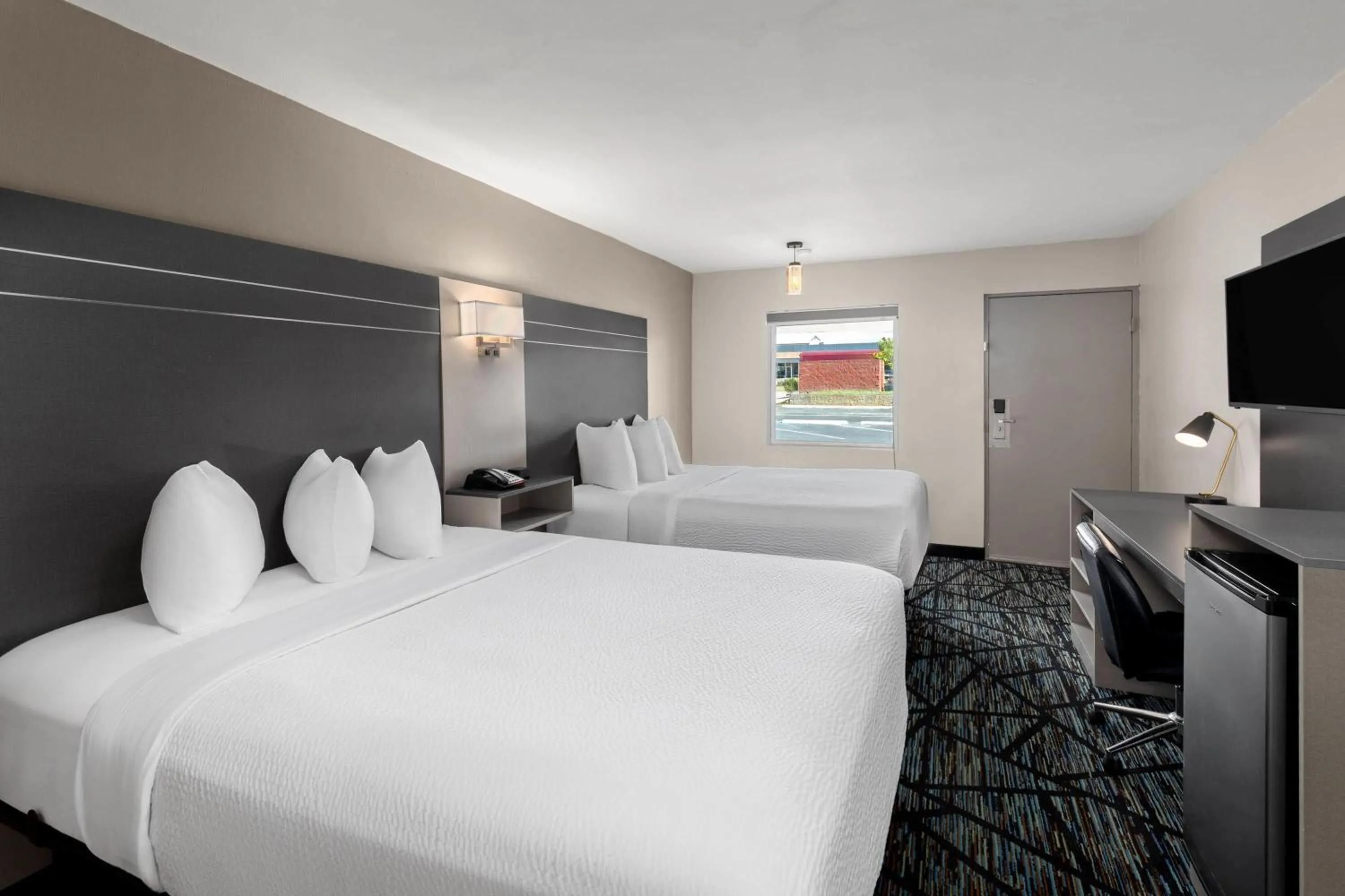 2 Queen Beds, Mobility Accessible Room, Bathtub w/ Grab Bars, Non-Smoking in Baymont by Wyndham Dothan