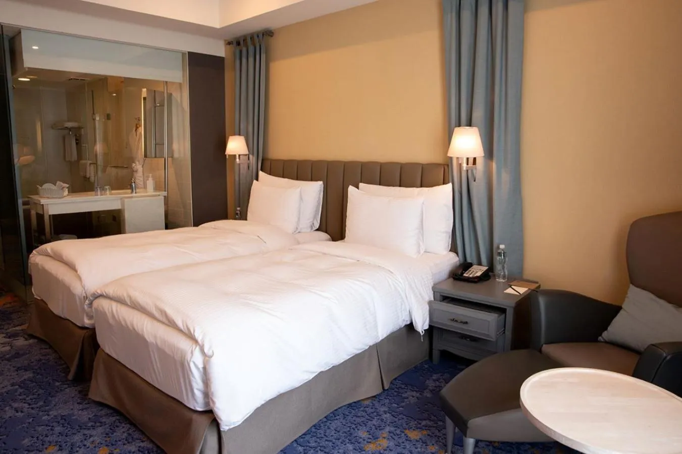 Deluxe Twin Room in Grand Victoria Hotel