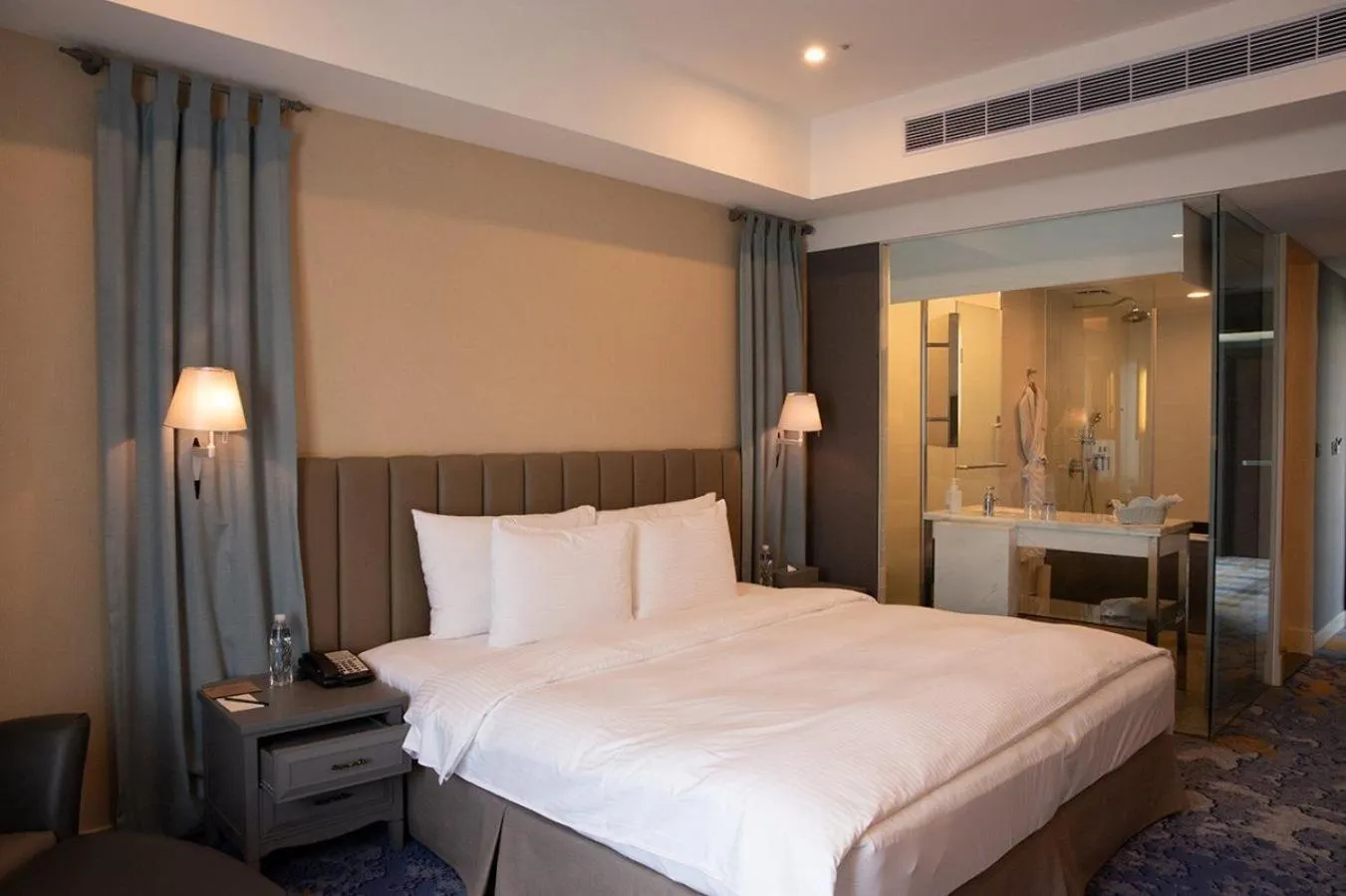 Deluxe Double Room in Grand Victoria Hotel