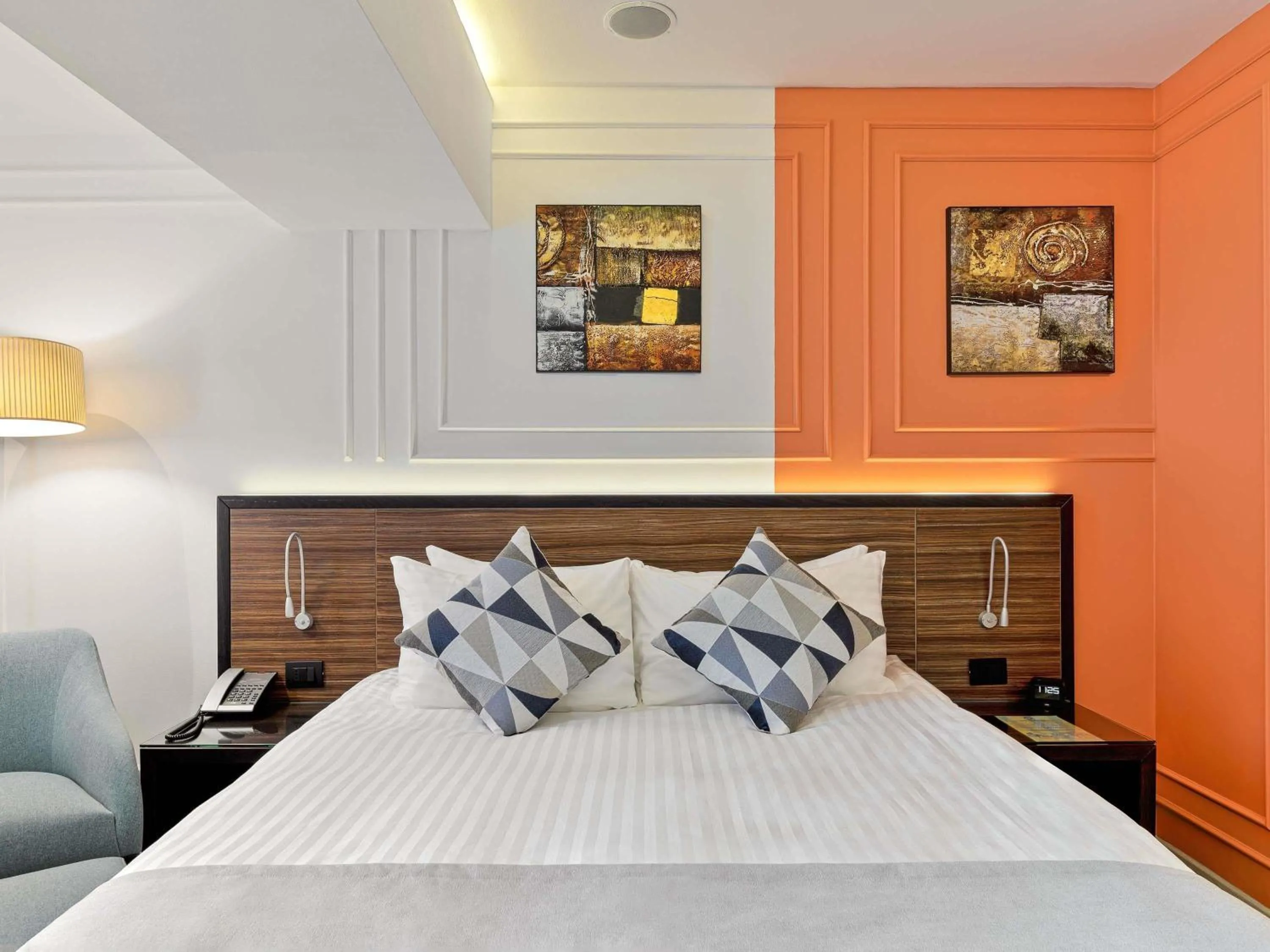 Standard Queen Room in Bucharest Unirii Square - Handwritten Collection