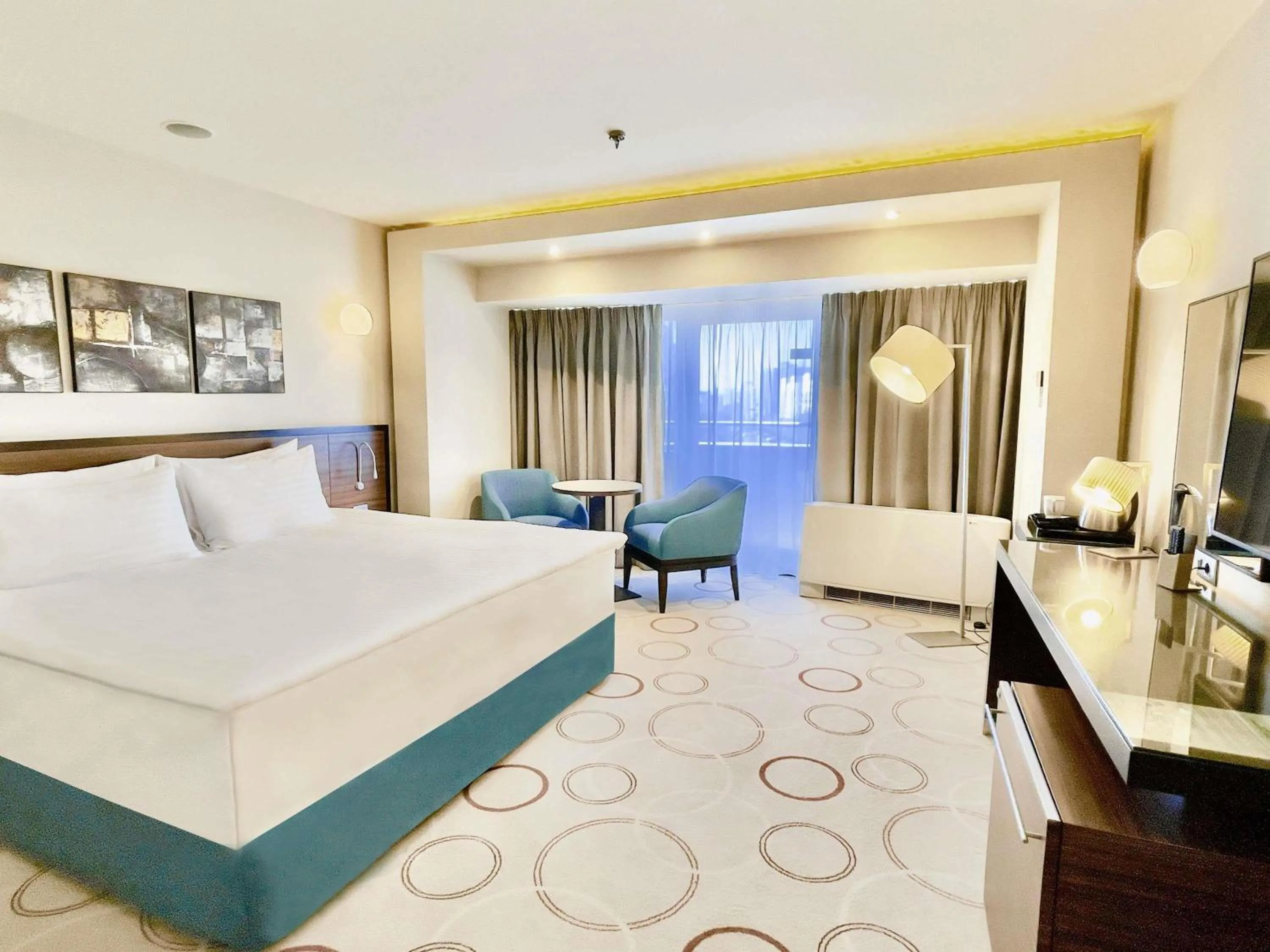 Superior King Room with Balcony in Bucharest Unirii Square - Handwritten Collection