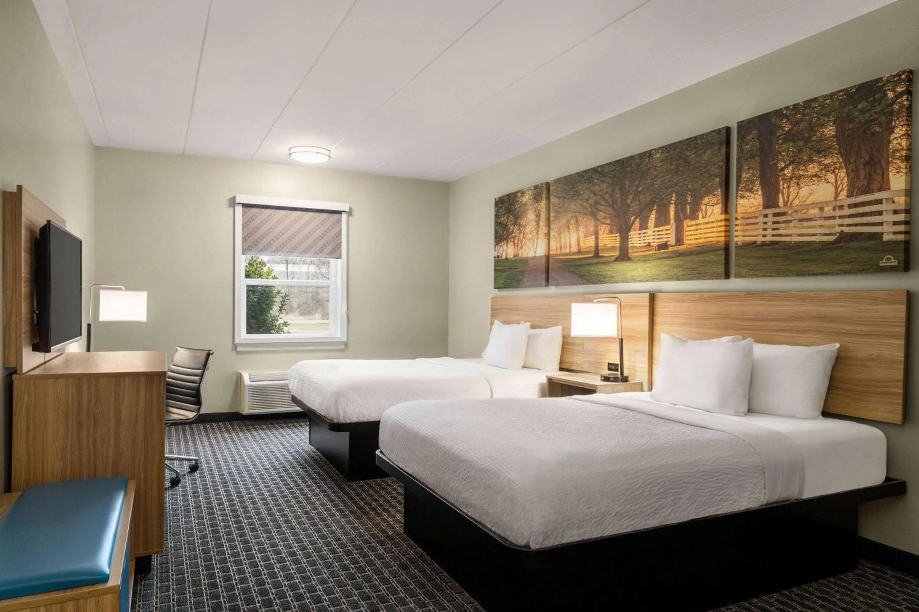 Deluxe Queen Room - Mobility Access/Non-Smoking in Days Inn & Suites by Wyndham Lancaster Amish Country