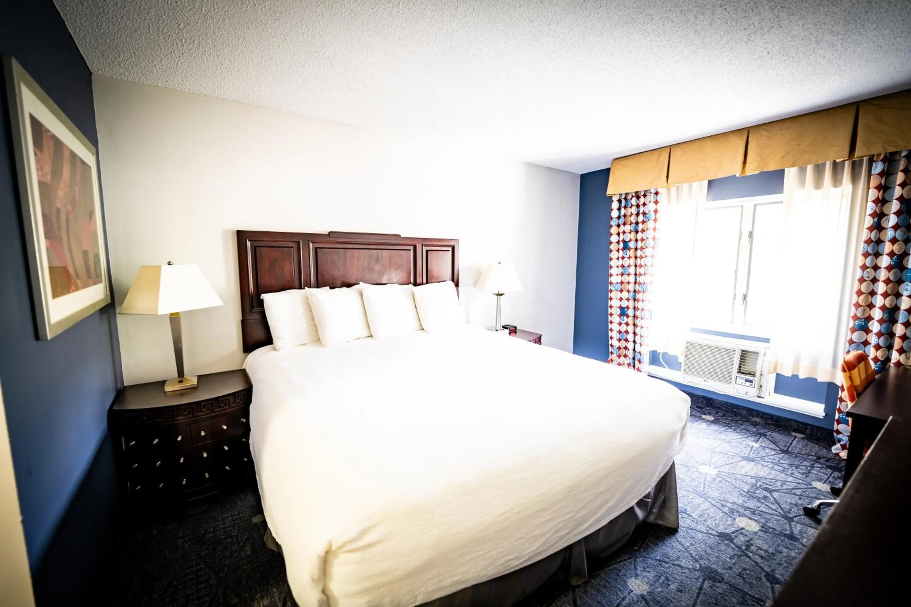 Deluxe King Suite in Manistee Inn & Marina