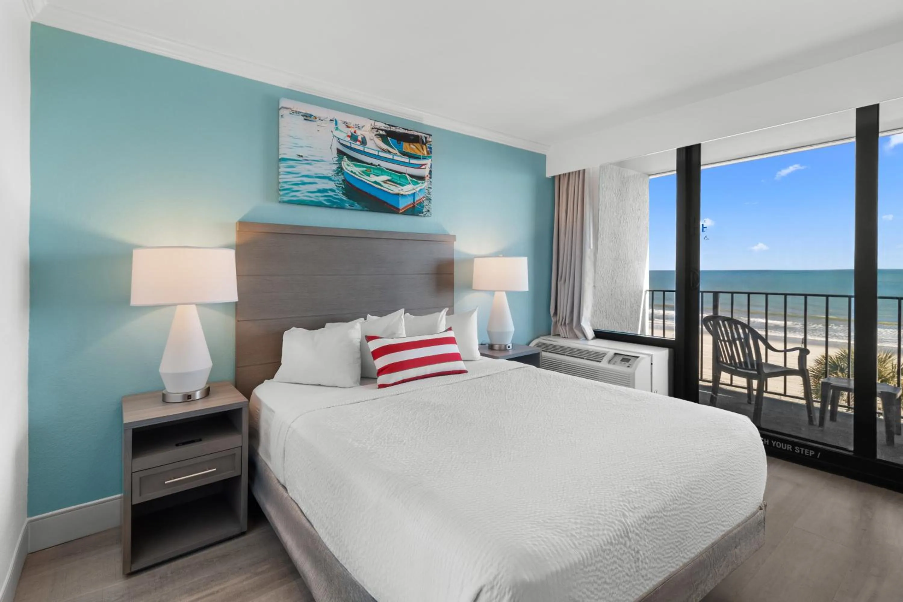 Schooner Oceanfront Deluxe Junior Cabana Suite in Compass Cove