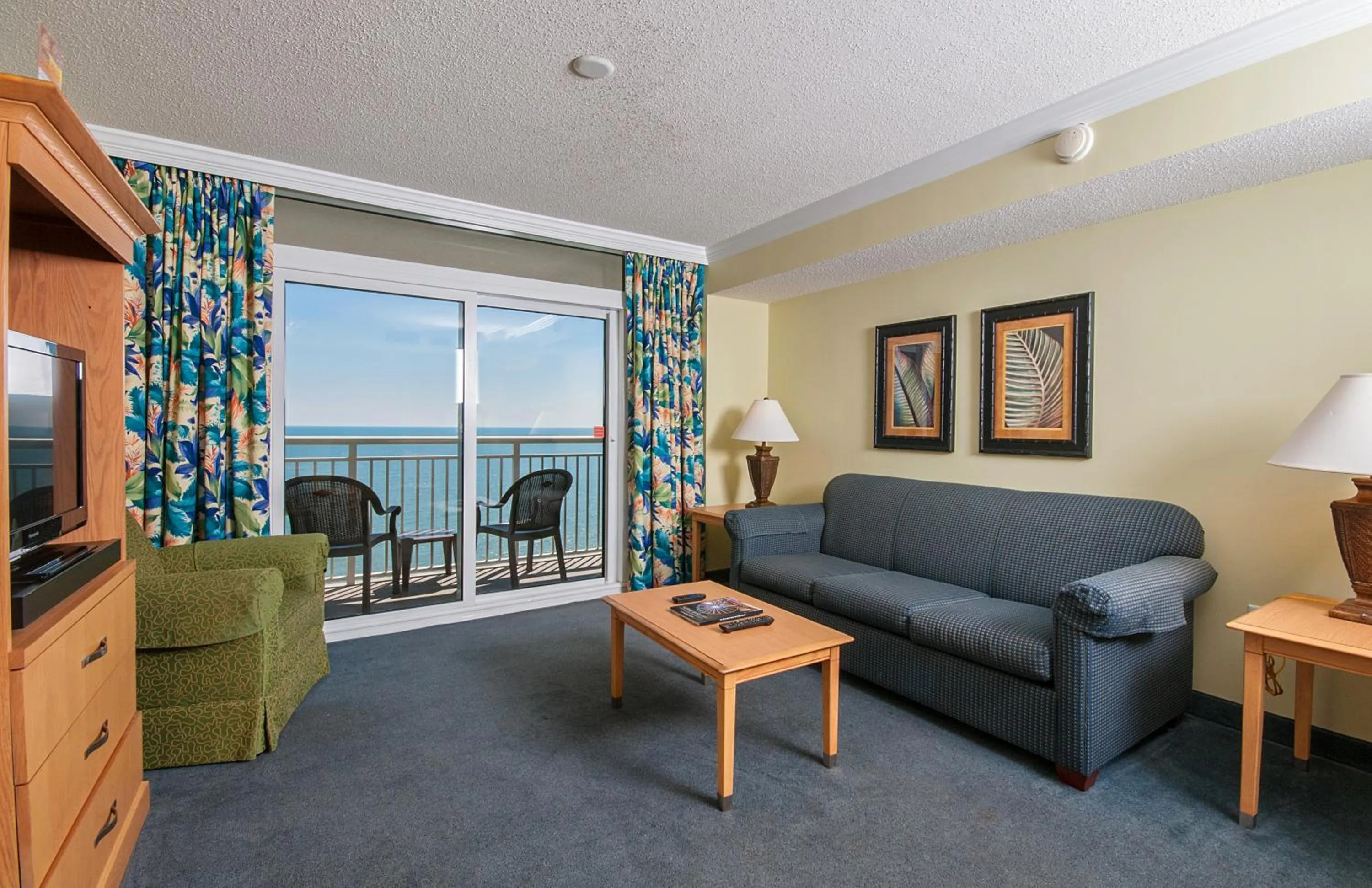 Oceanfront Deluxe One Bedroom King Condo in Paradise Resort