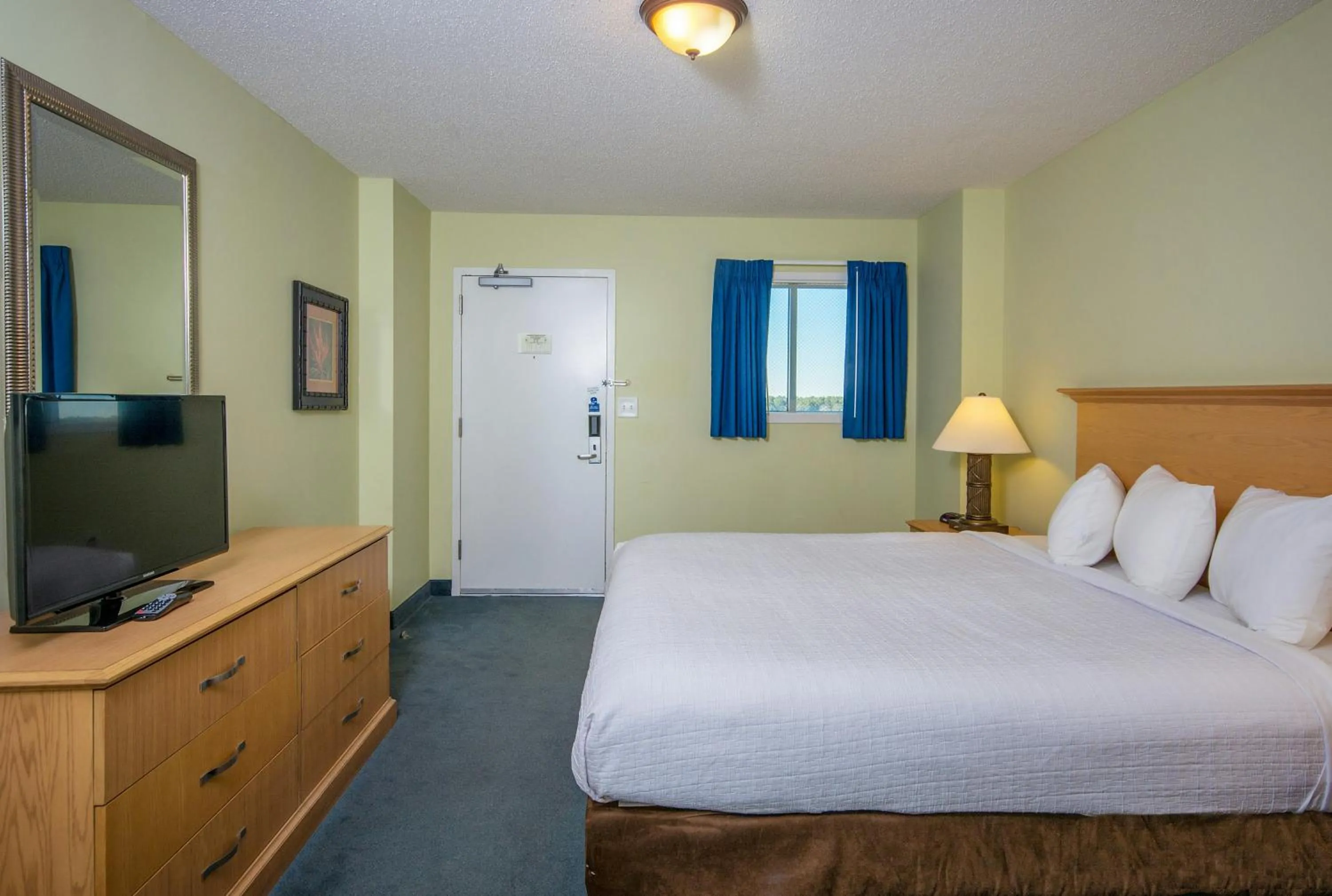 Oceanfront One Bedroom King Suite in Paradise Resort