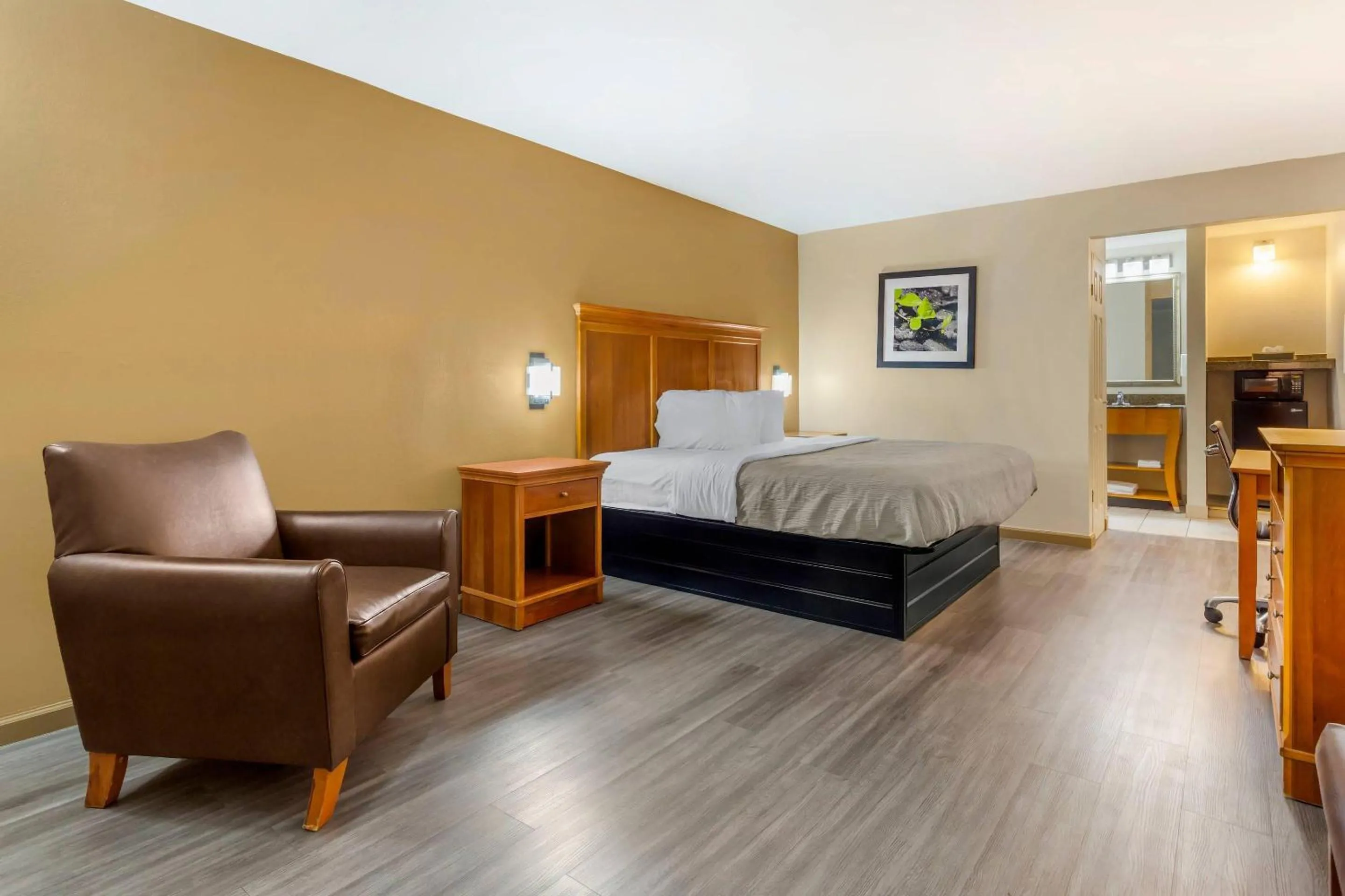 King Room - Exterior - Non-Smoking in Quality Inn Lumberton North