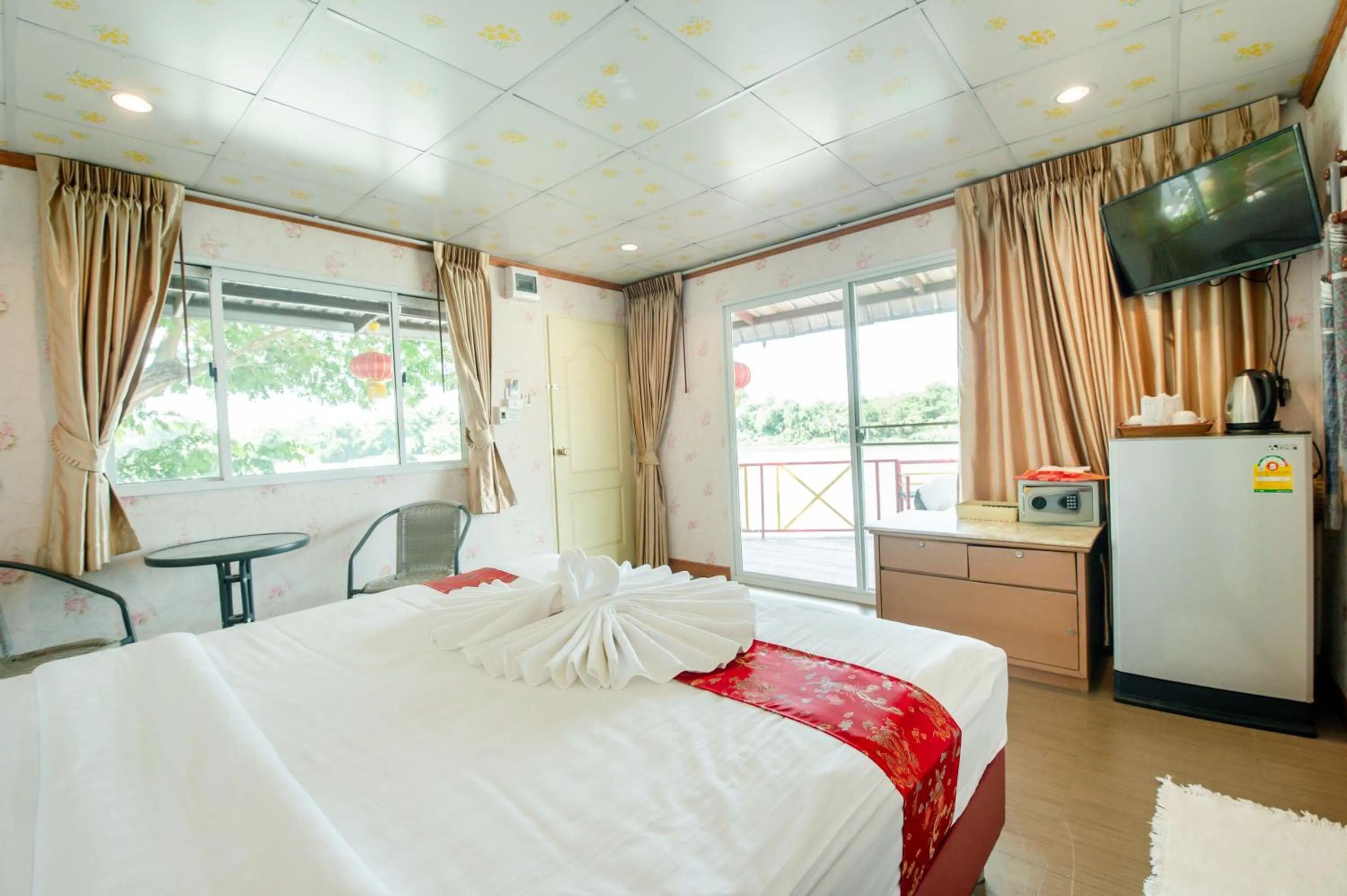 Deluxe Double Room with Balcony in Golden Dragon Kanchanaburi
