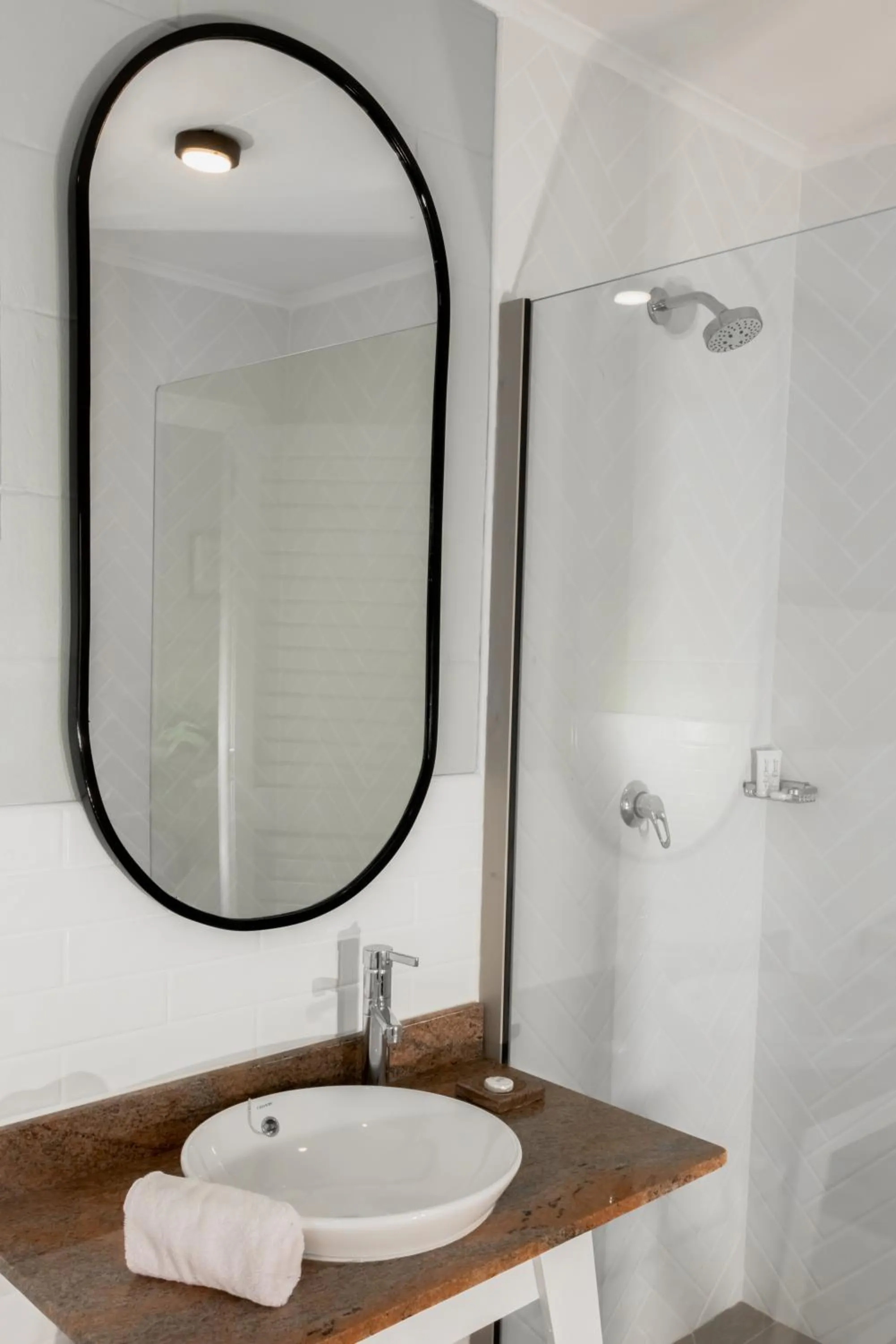 Studio Room - Middle Floor - Queen & Double in Capricorn Hotel Suva