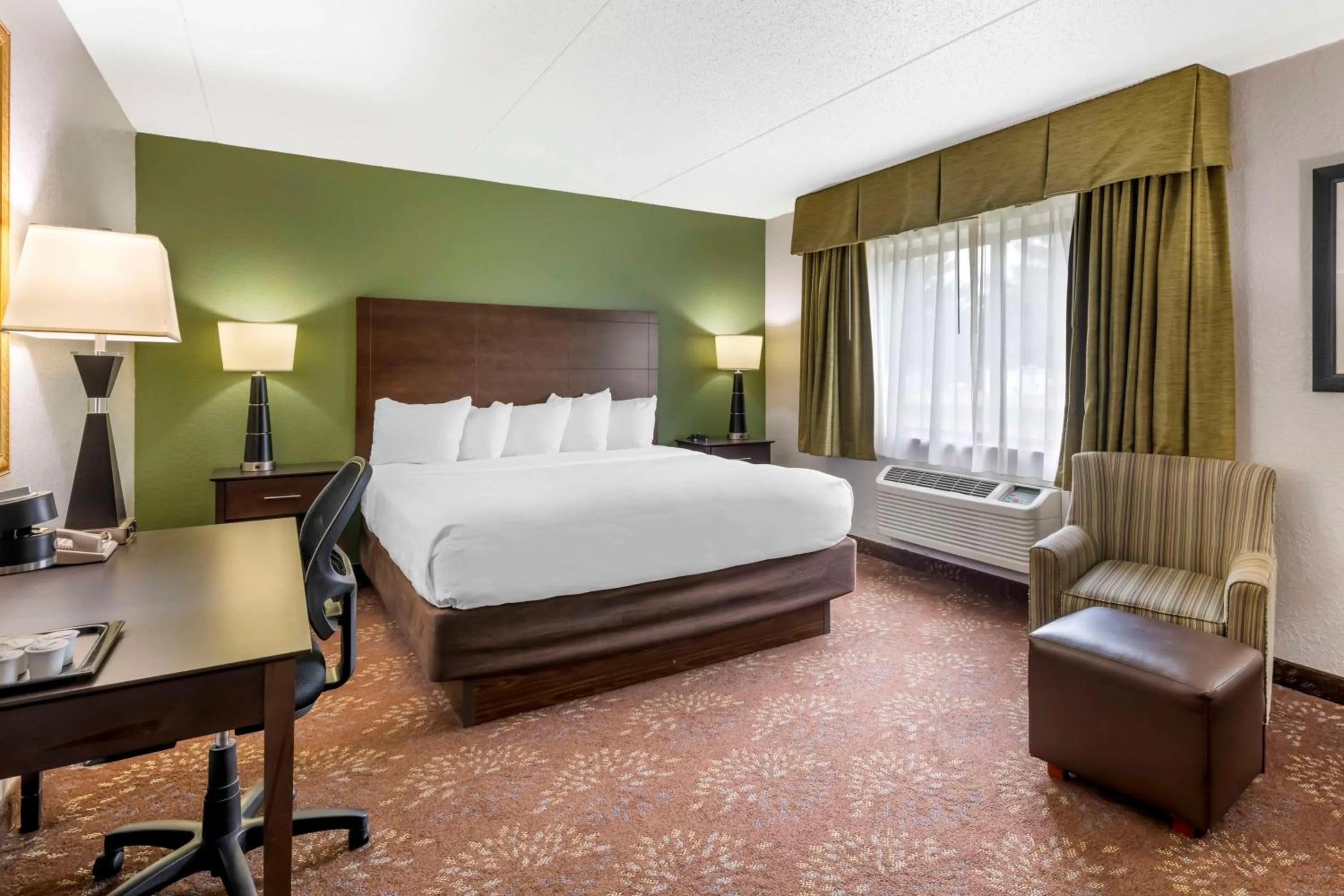 King Room with Walk-in Shower - Disability Access in Best Western Plus New Ulm