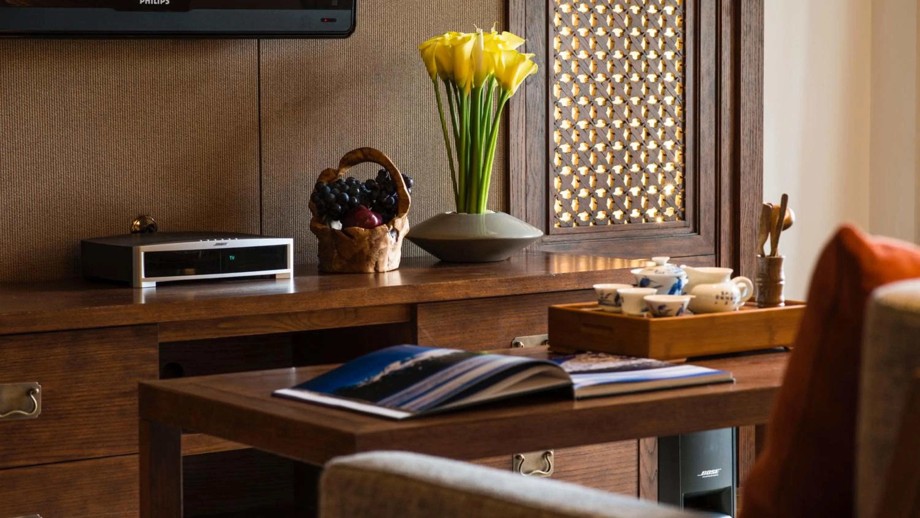 1 King One-Bedroom Suite with Living Area in InterContinental Lijiang Ancient Town Resort by IHG