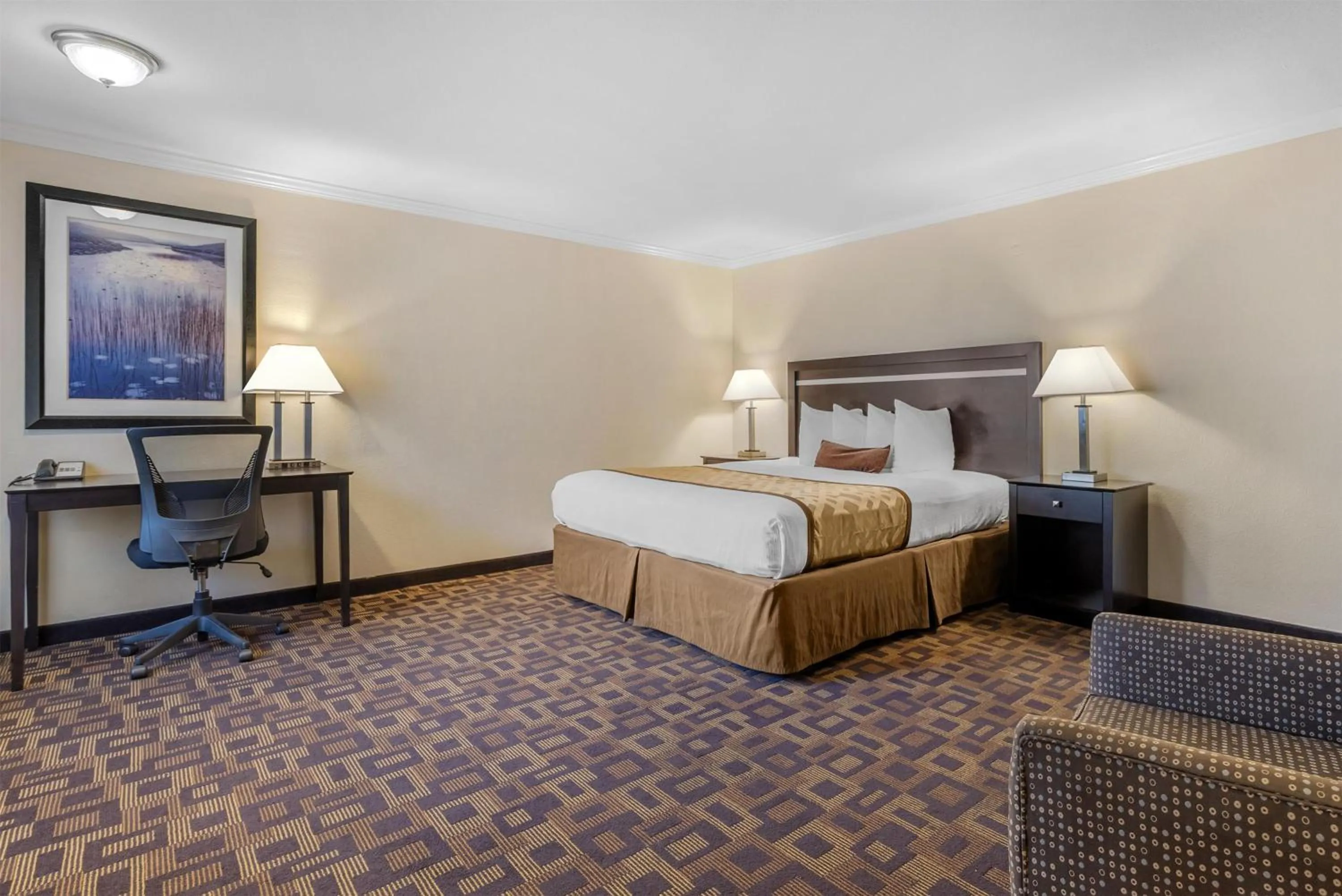 King Room with Wet Bar - Non-Smoking in Best Western PLUS Inn of Hayward