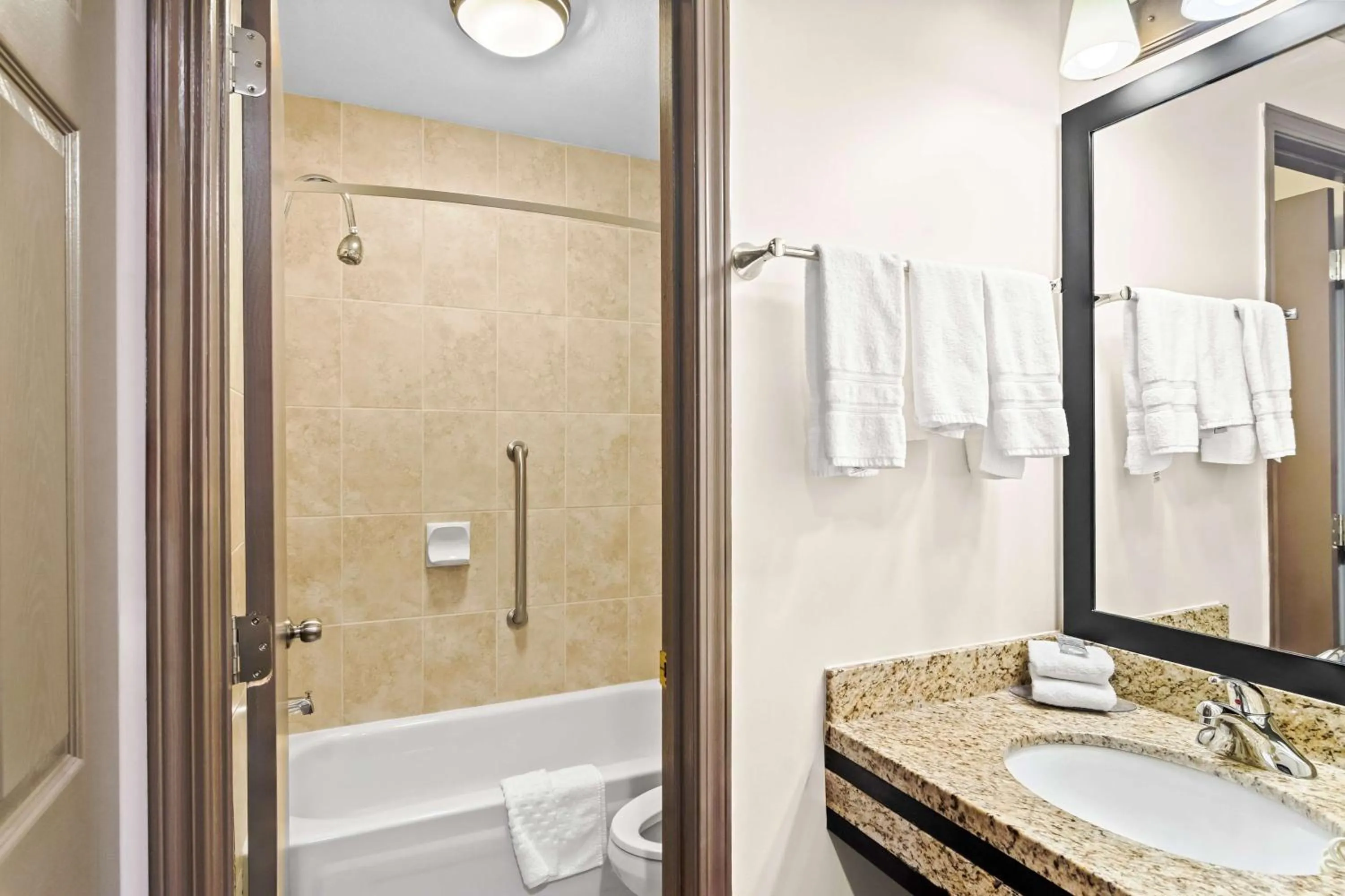 King Room - Disability Access/Non-Smoking in Best Western Maple Ridge