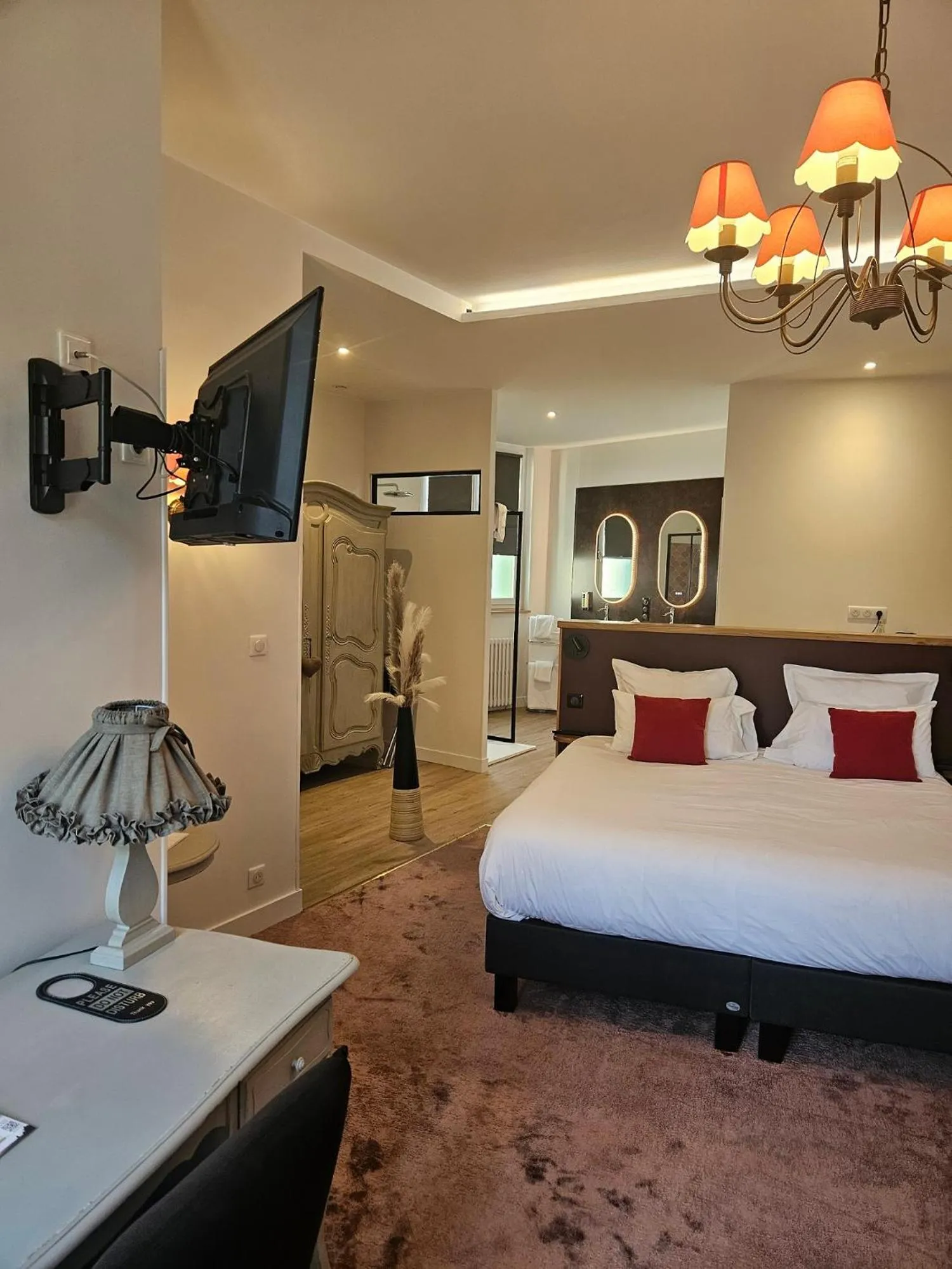 Junior Suite with Balcony in Hotel Restaurant Charbonnel