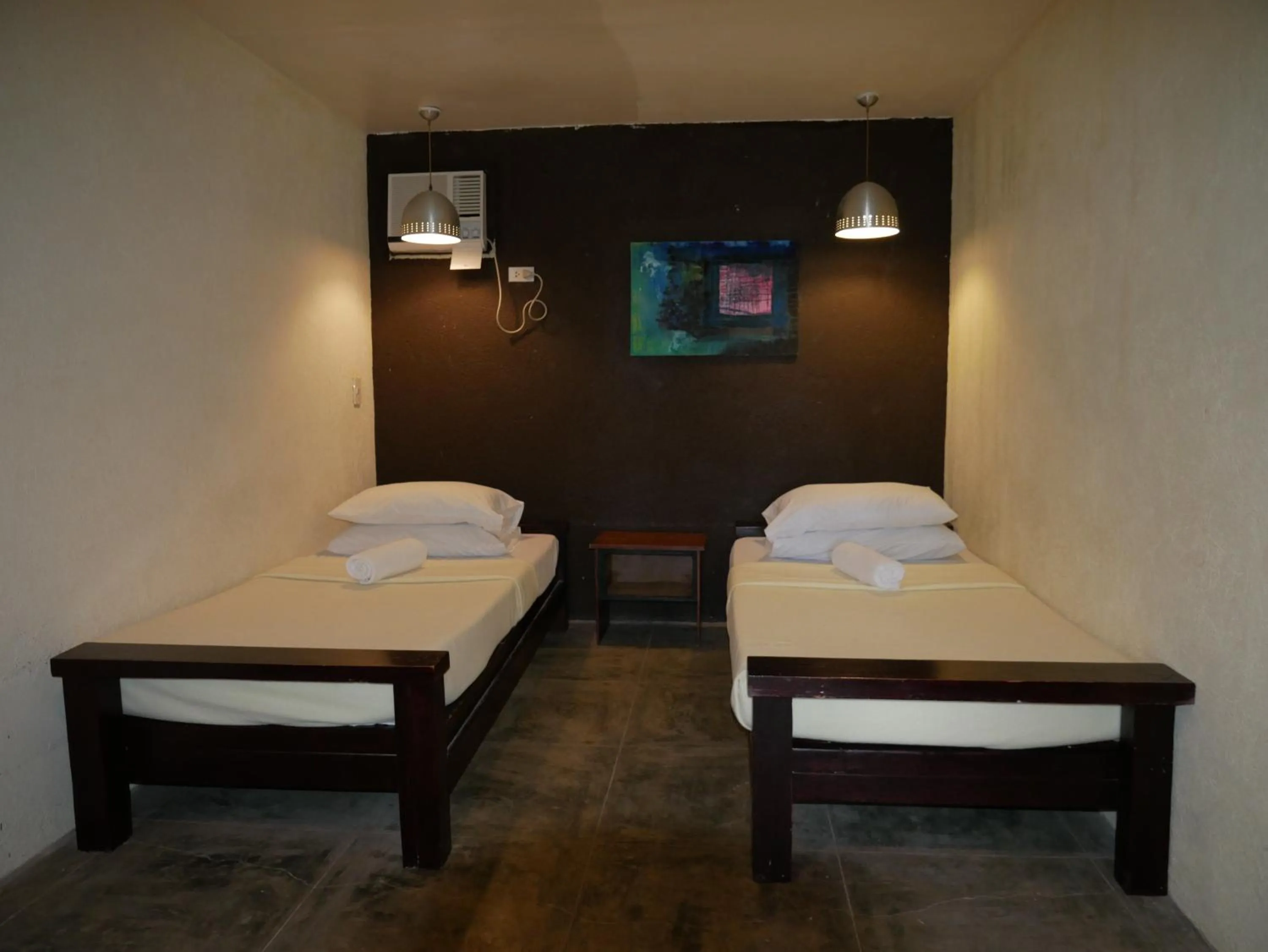 Cottage Twin - single occupancy in Lazy Dog Bed & Breakfast