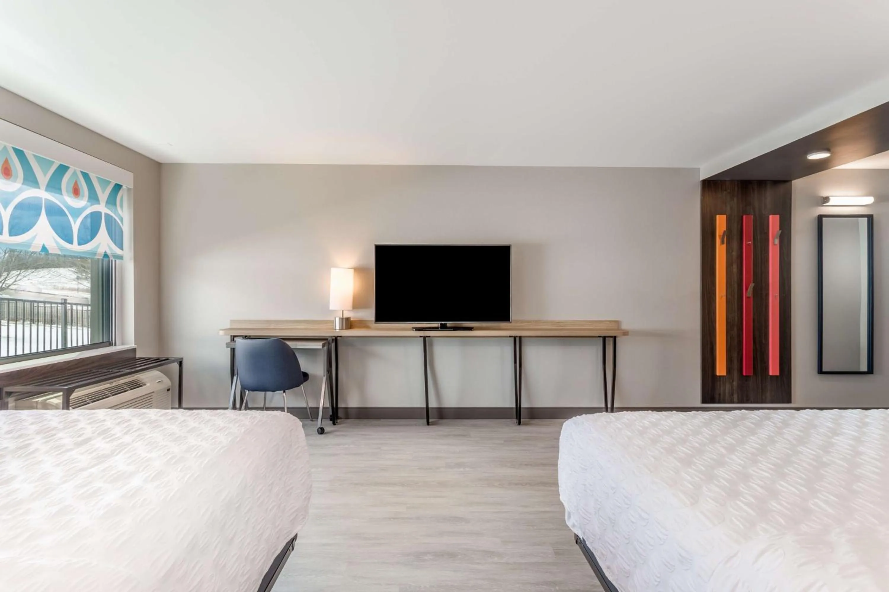 Queen Room with Two Queen Beds - Mobility Access in Tru By Hilton Madison West