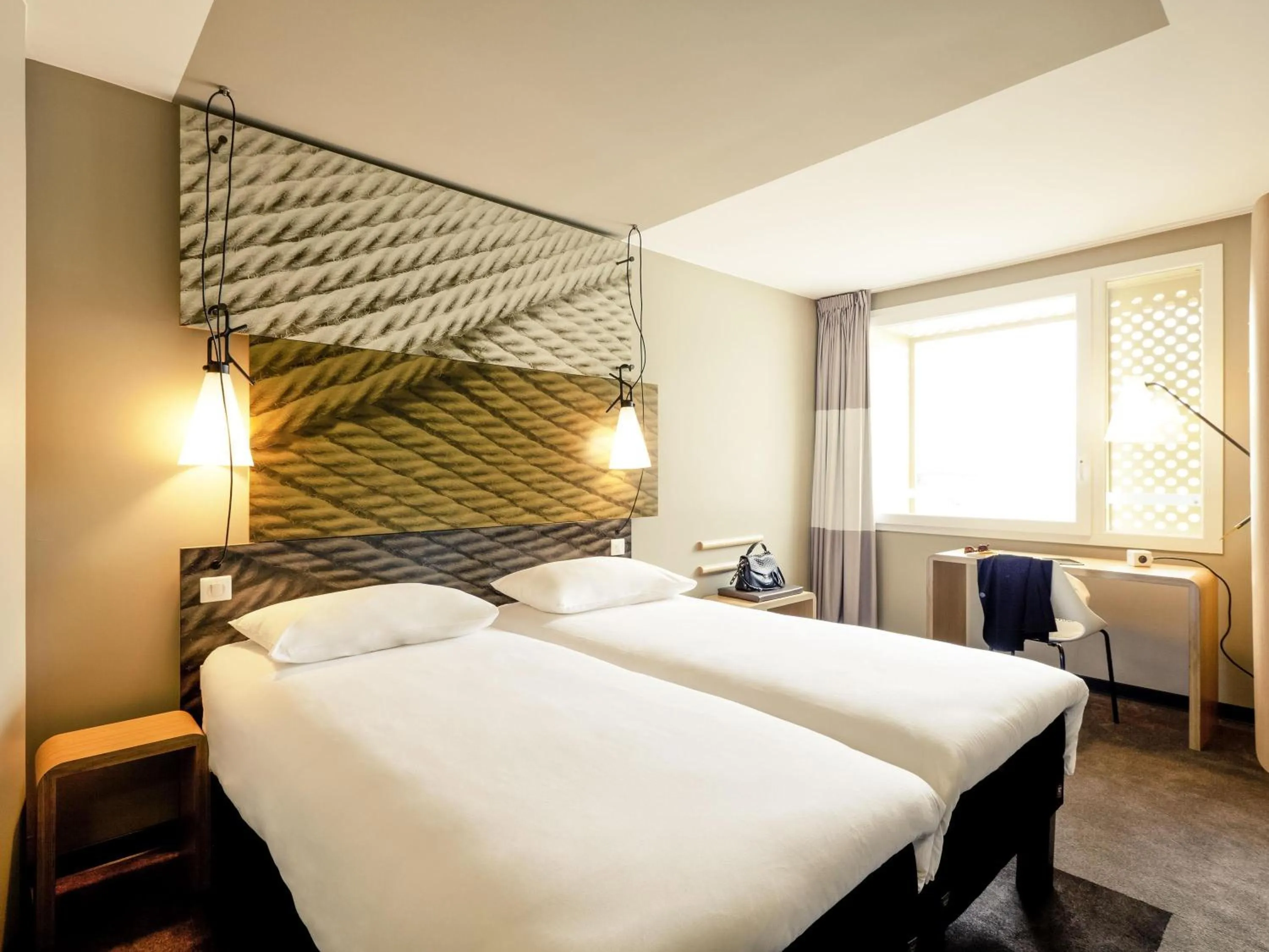 Standard Twin Room in ibis Lyon Carre De Soie
