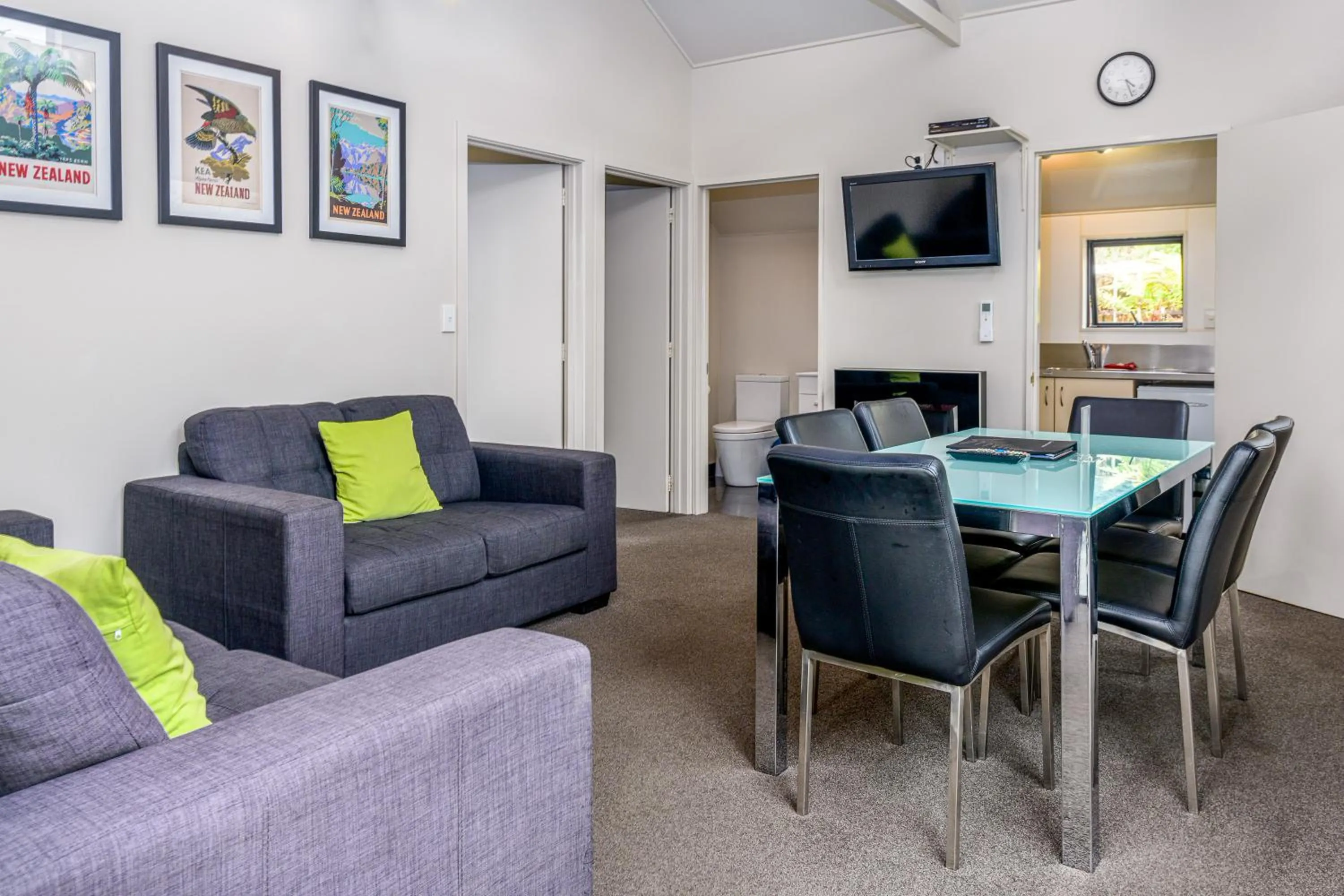 Two-Bedroom Cottage in 10 Cottages