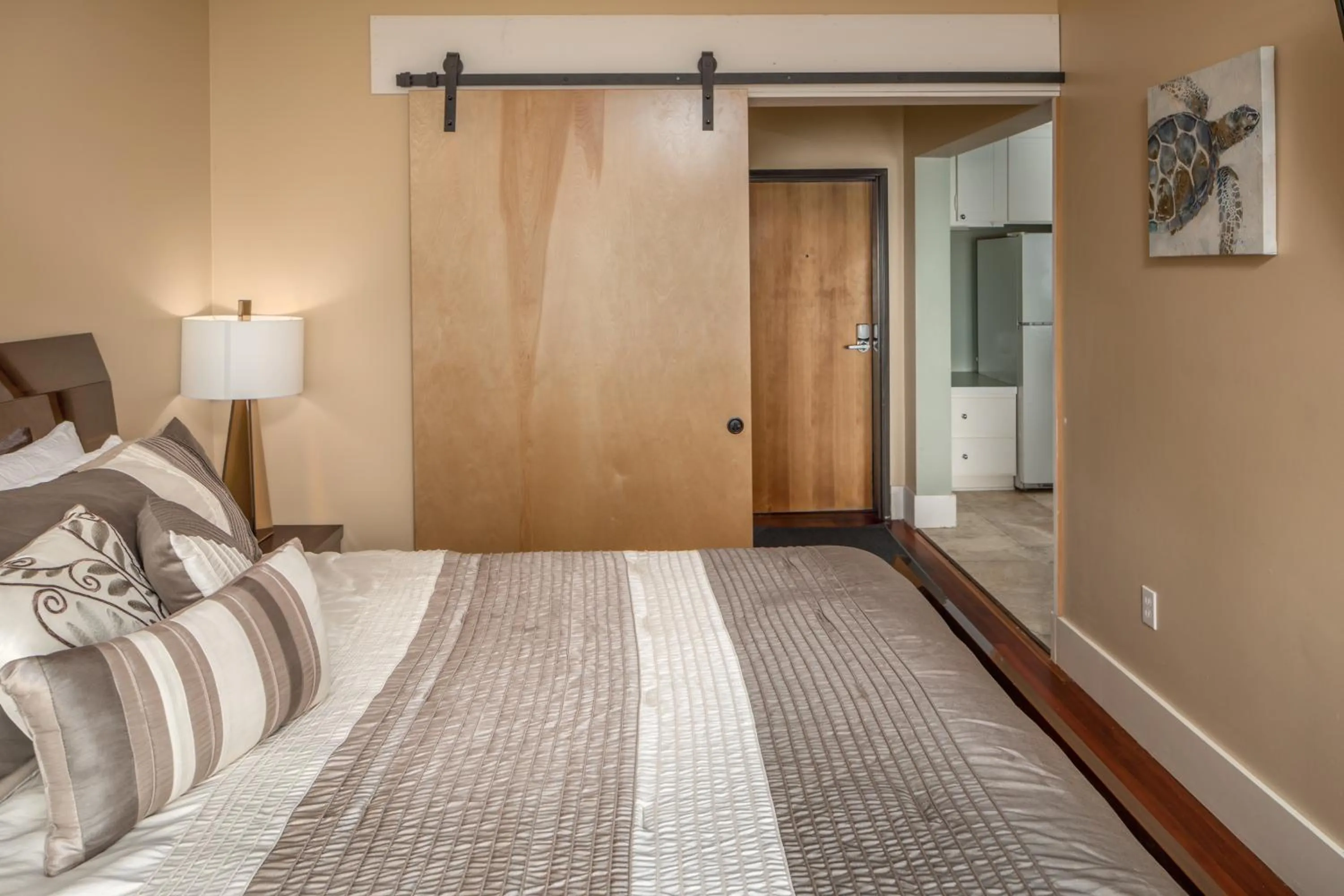 King Suite with Sea View in Three Arch Inn