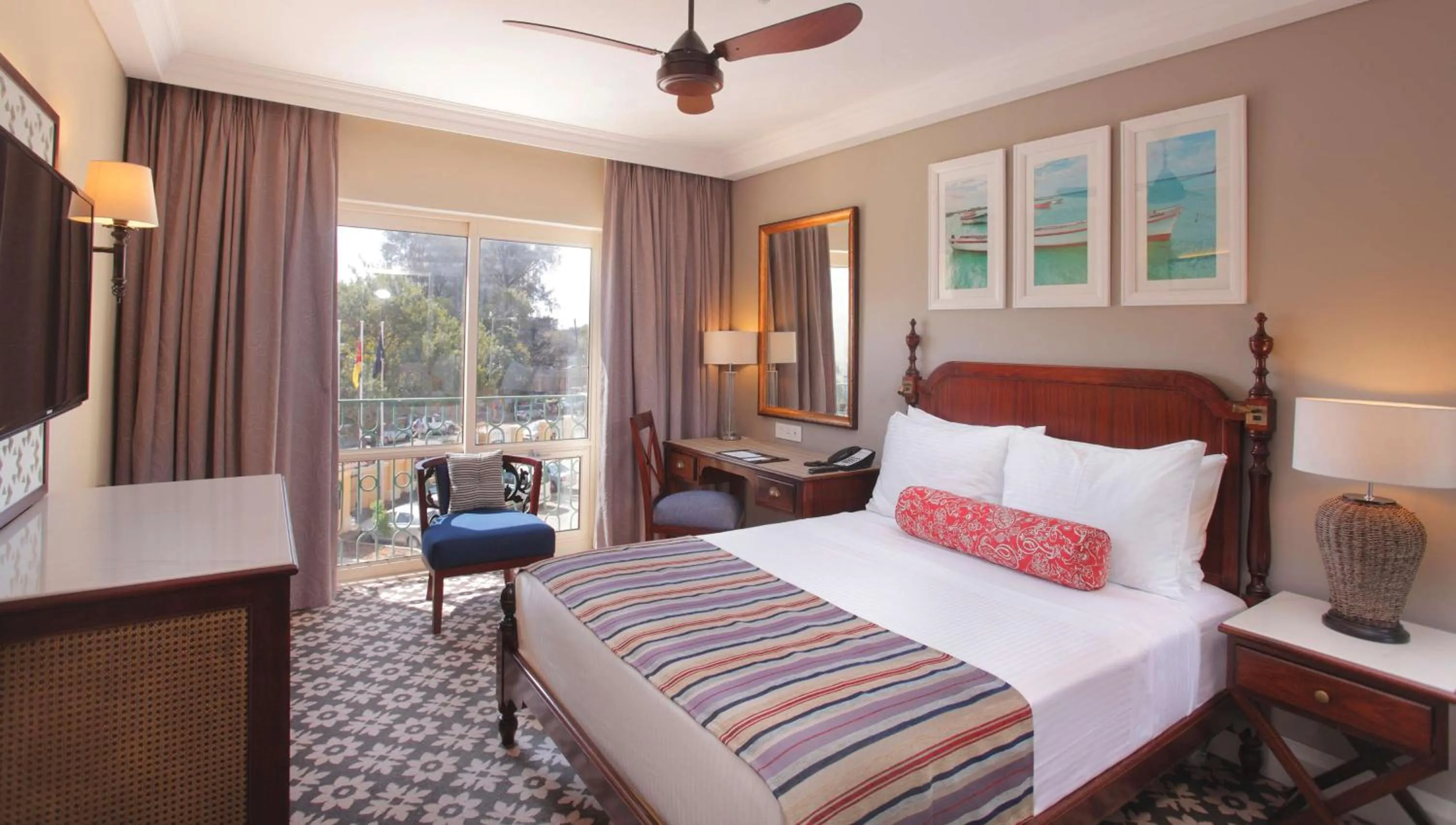 Standard Room 1 Queen Bed Non Smoking - single occupancy in Southern Sun Maputo