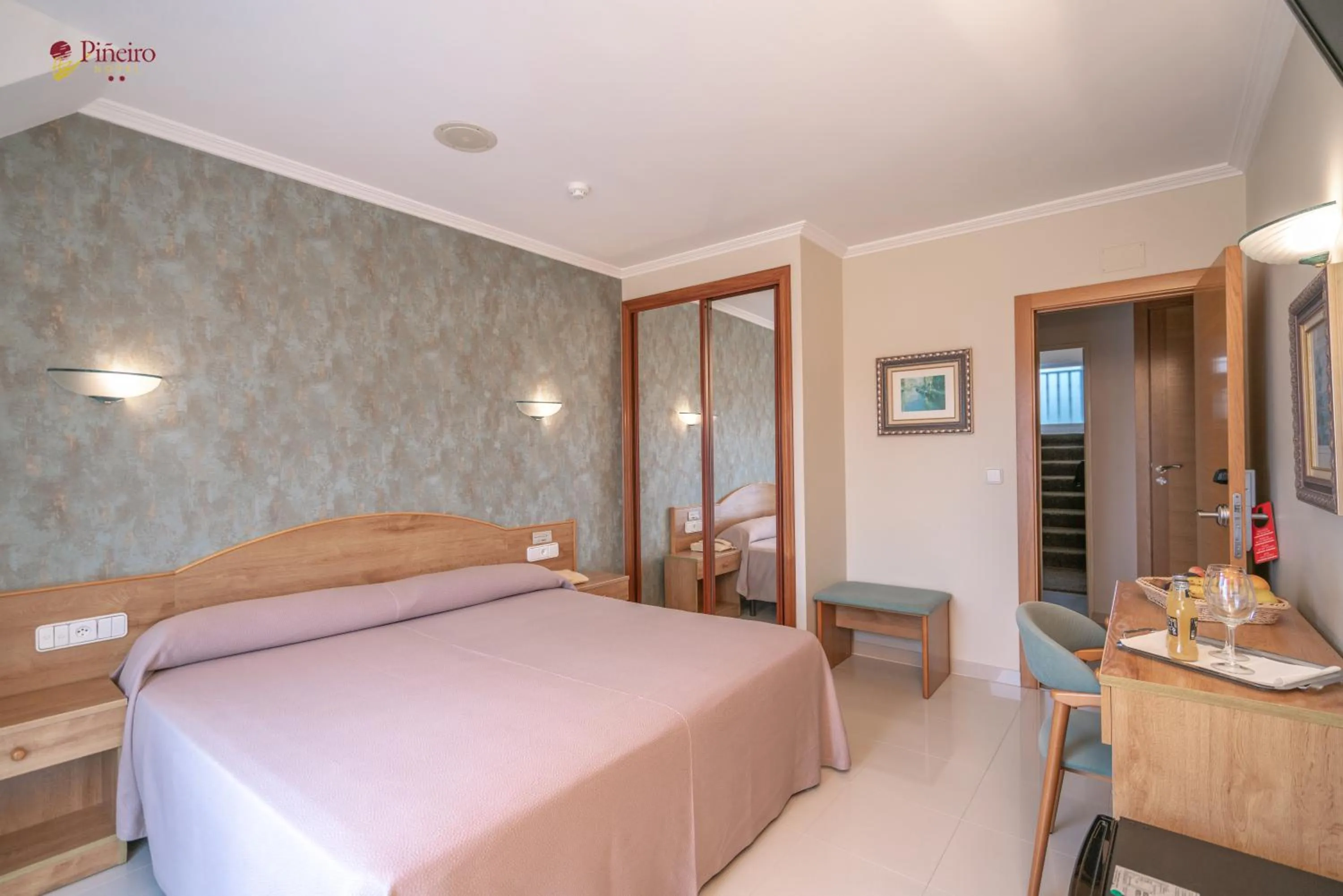 Double or Twin Room in Hotel Piñeiro 2 Estrellas Superior