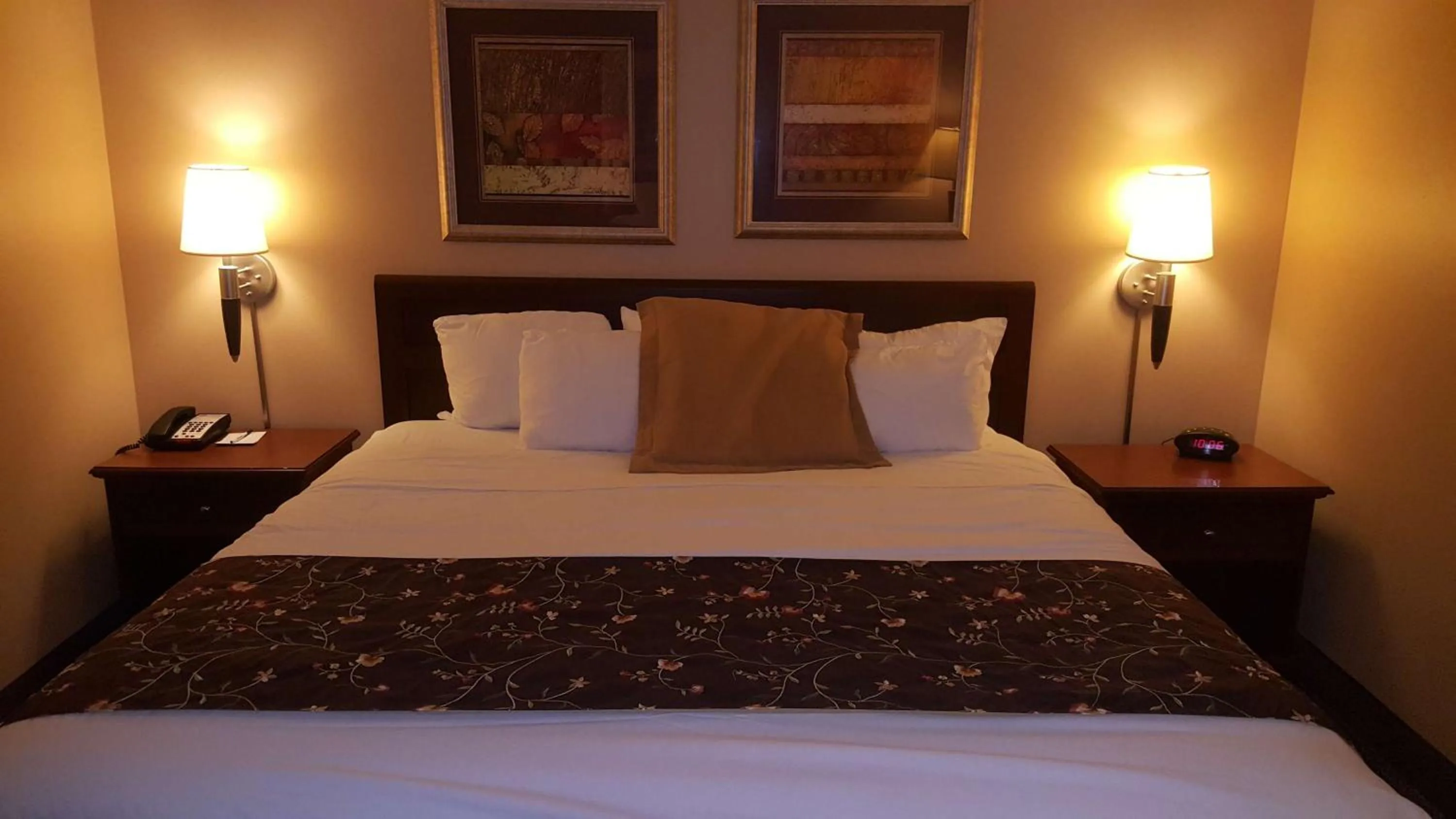 King Suite with Sofa Bed - Non-Smoking in SureStay Plus Hotel by Best Western Black River Falls