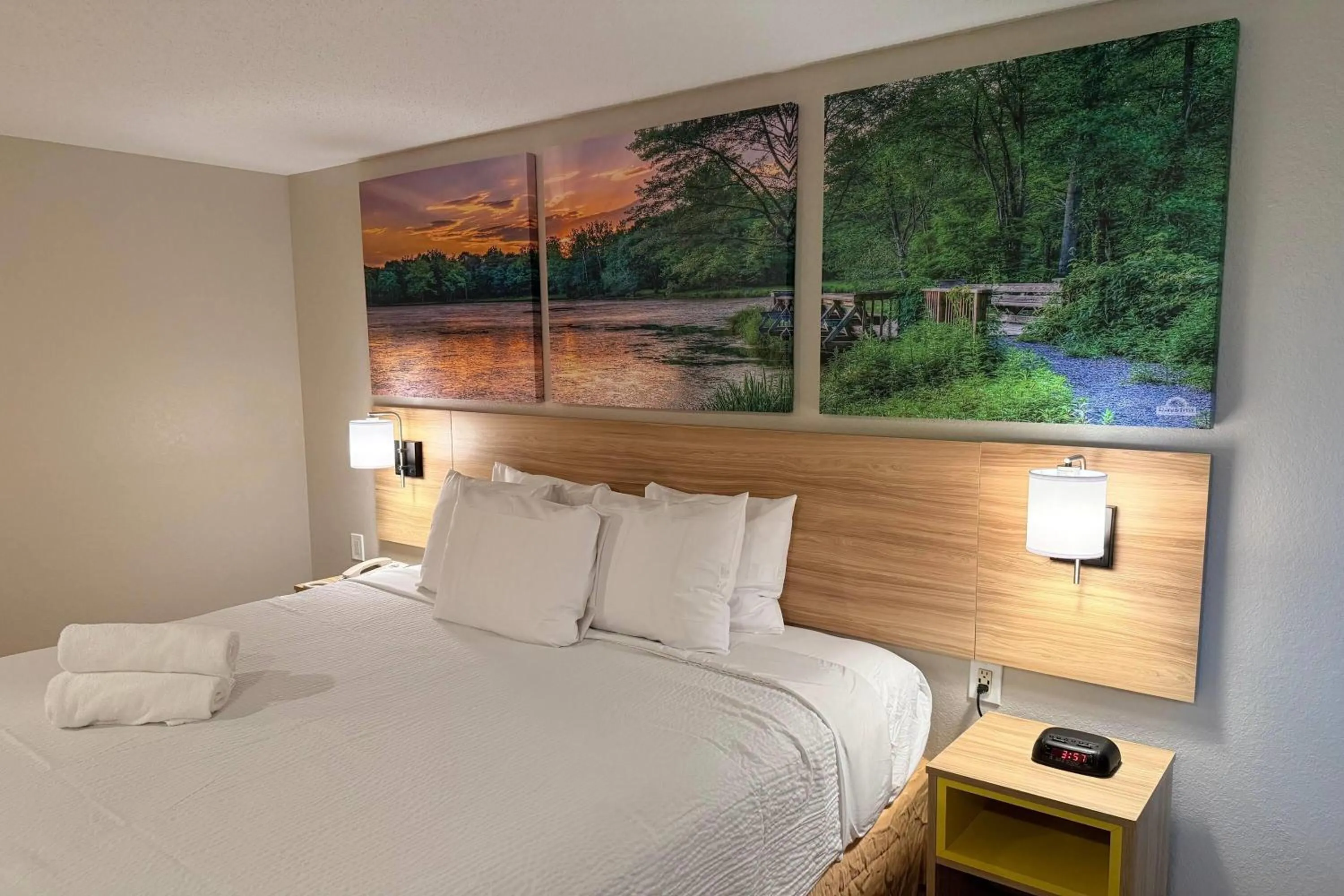 King Room in Days Inn by Wyndham Torrington