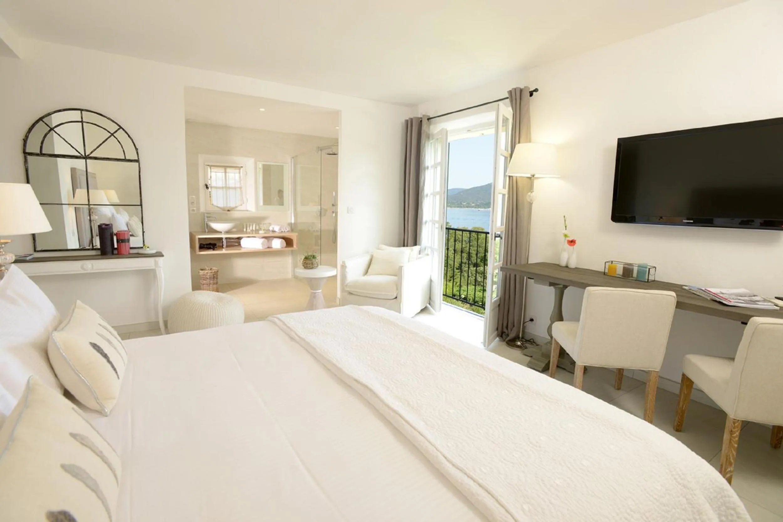 Prestige Double Room with Sea View in La Bastide d'Antoine