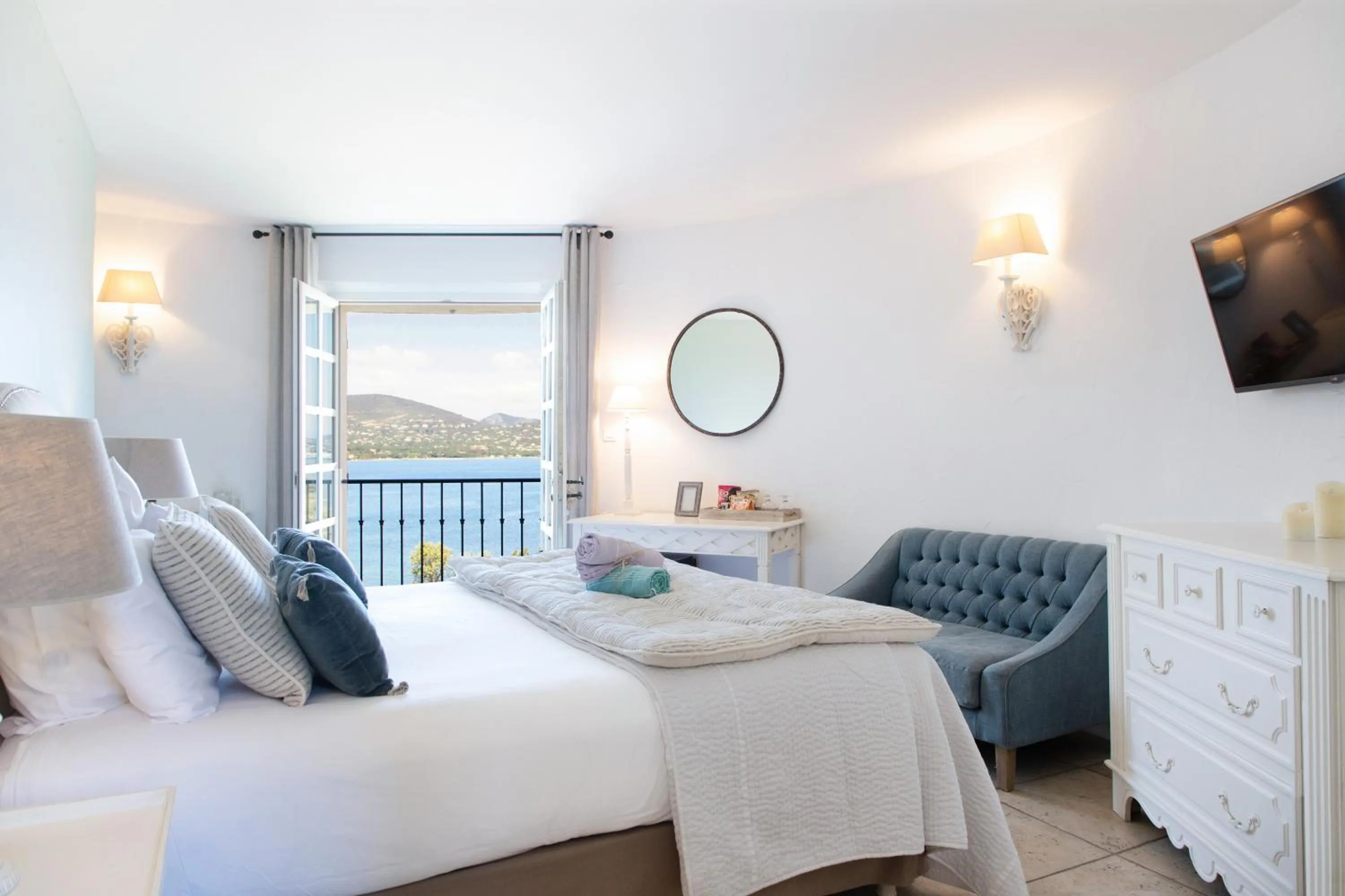 Deluxe Double Room with Sea View in La Bastide d'Antoine