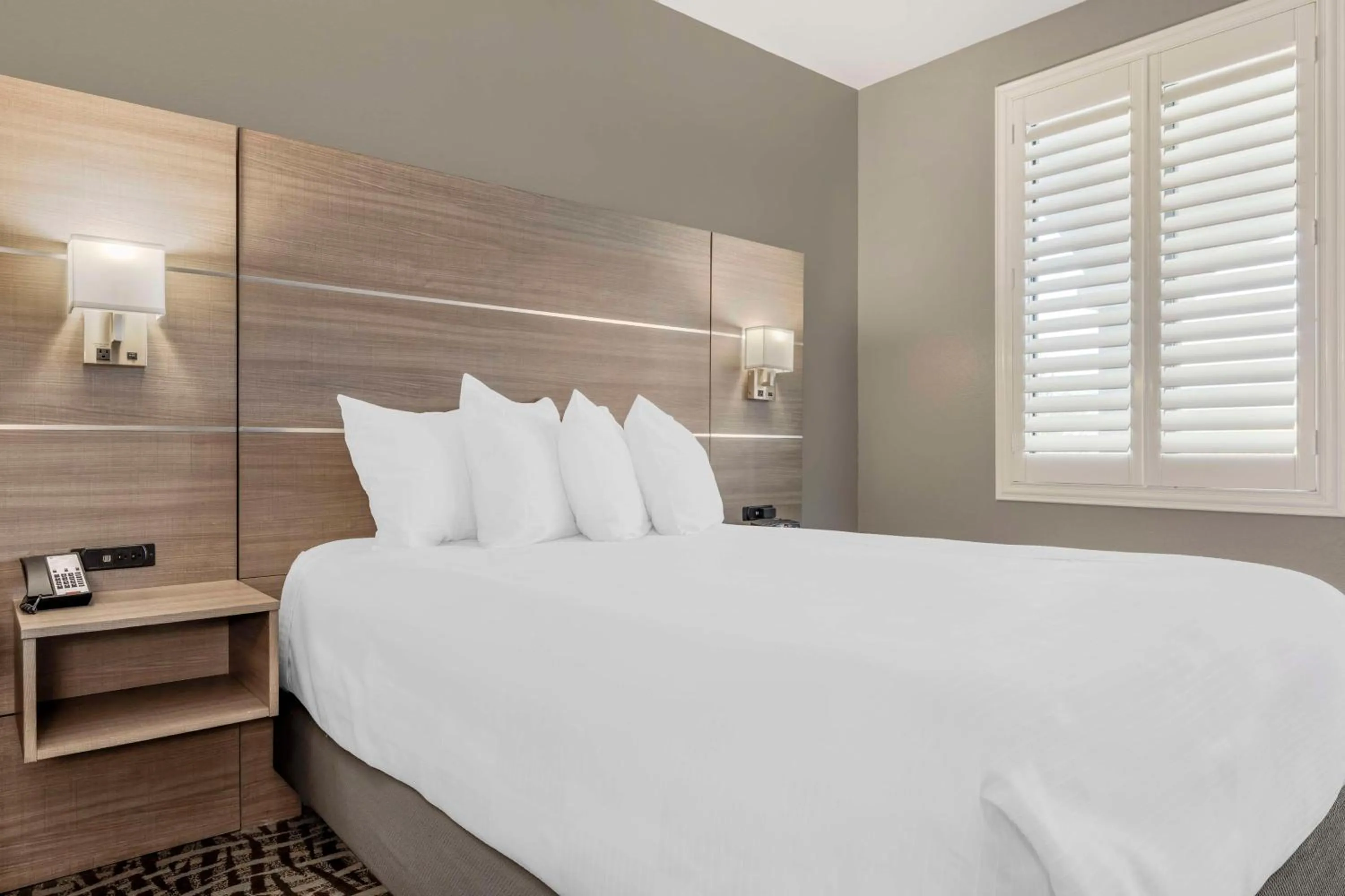 King Suite with Sofa-Bed - Non-Smoking in Best Western Plus Lake Elsinore Inn & Suites