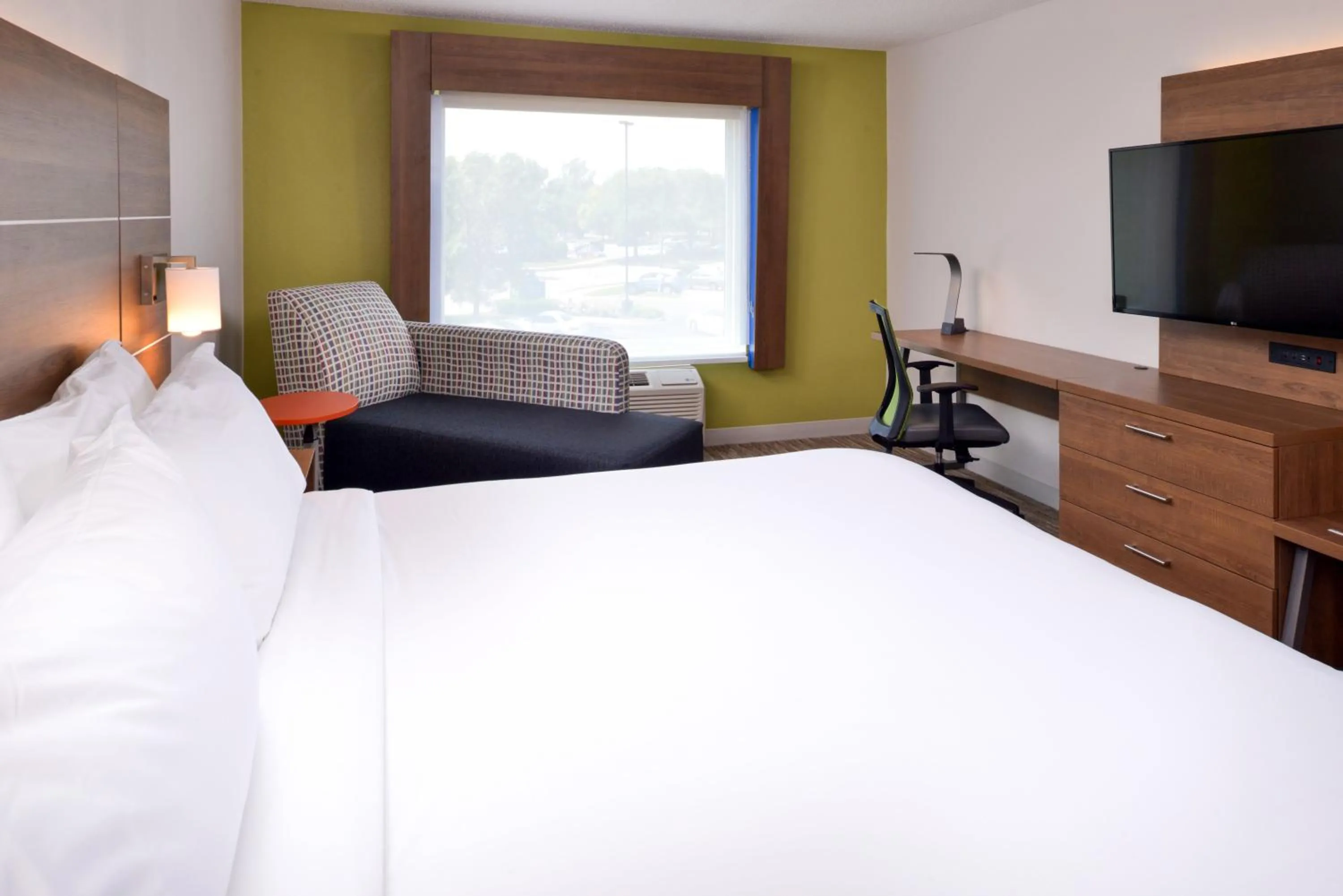 King Room - Mobility Access/Hearing Accessible in Holiday Inn Express & Suites - Omaha - 120th and Maple by IHG
