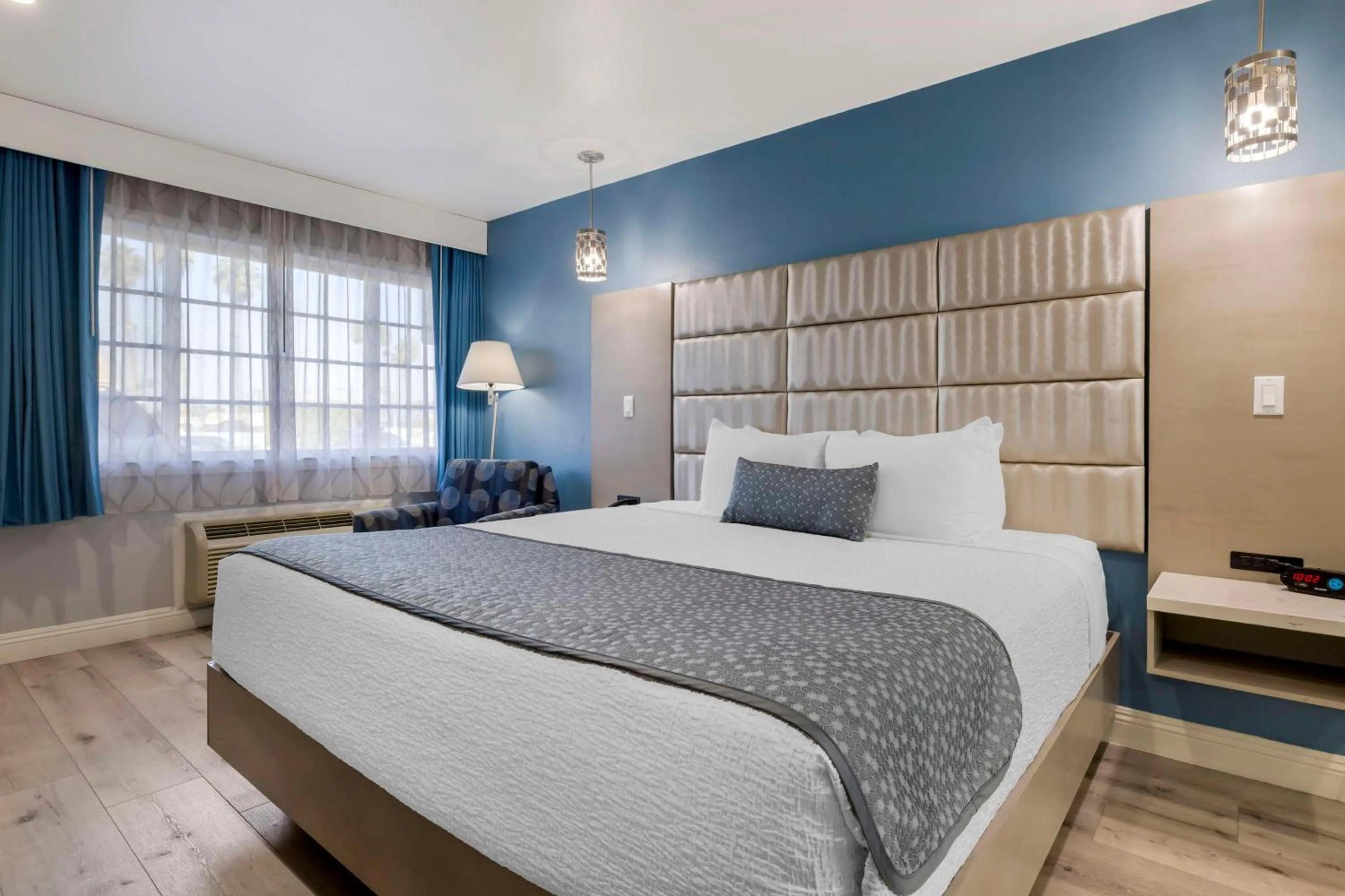 King Room with Sofa Bed - Non-Smoking in Best Western Orange Plaza