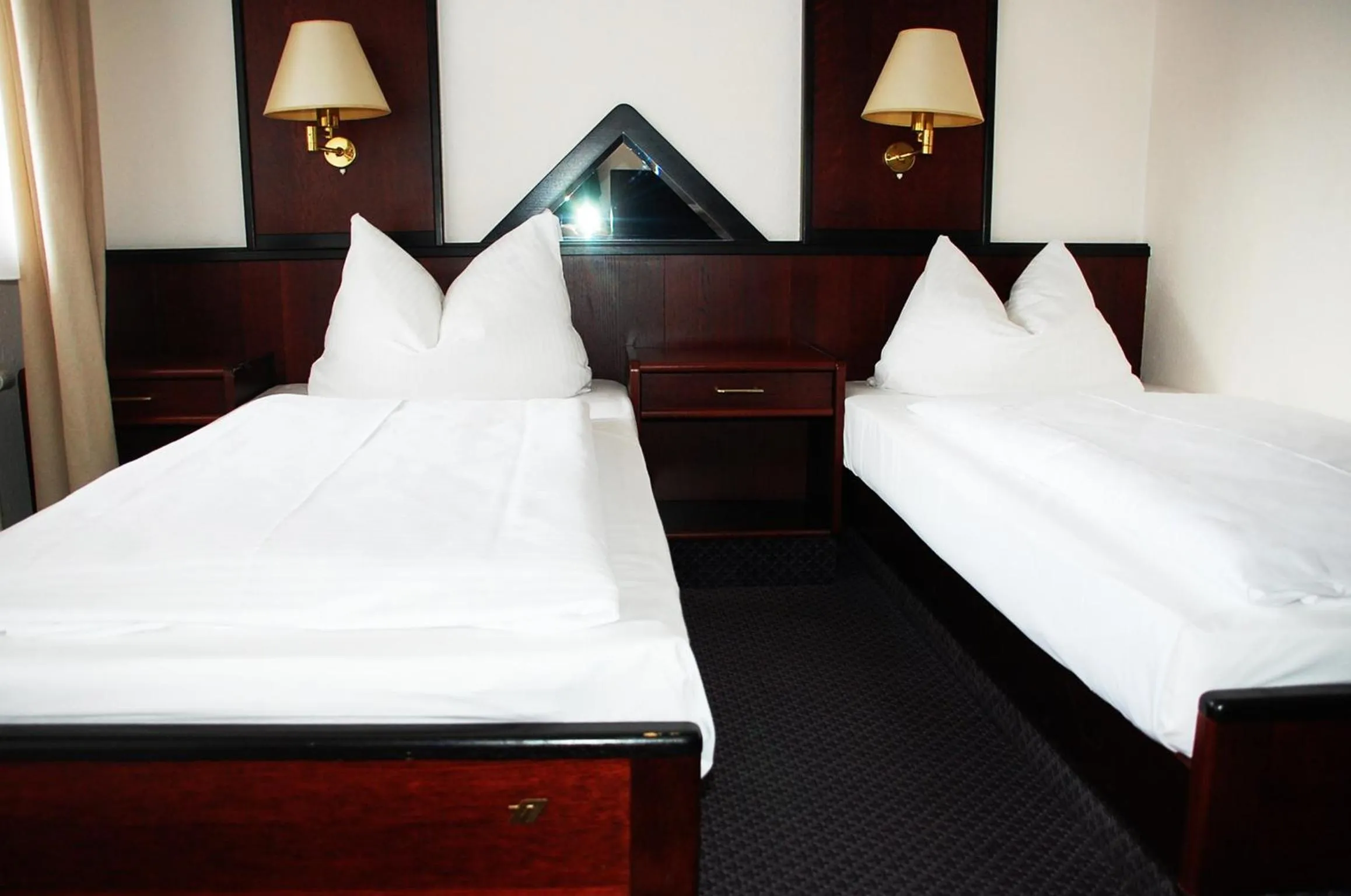 Zweibettzimmer zum Innenhof - single occupancy in Hotel Ziegenkrug Rostocker Tor