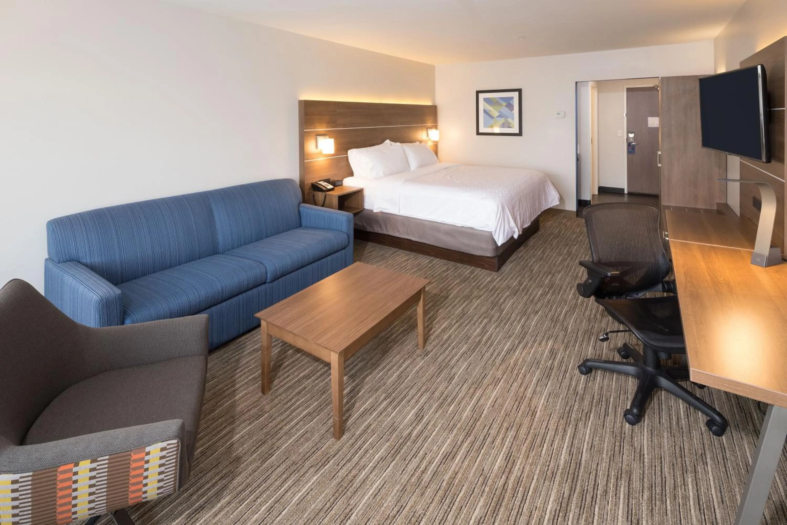 King Suite in Holiday Inn Express & Suites - Kalamazoo West by IHG