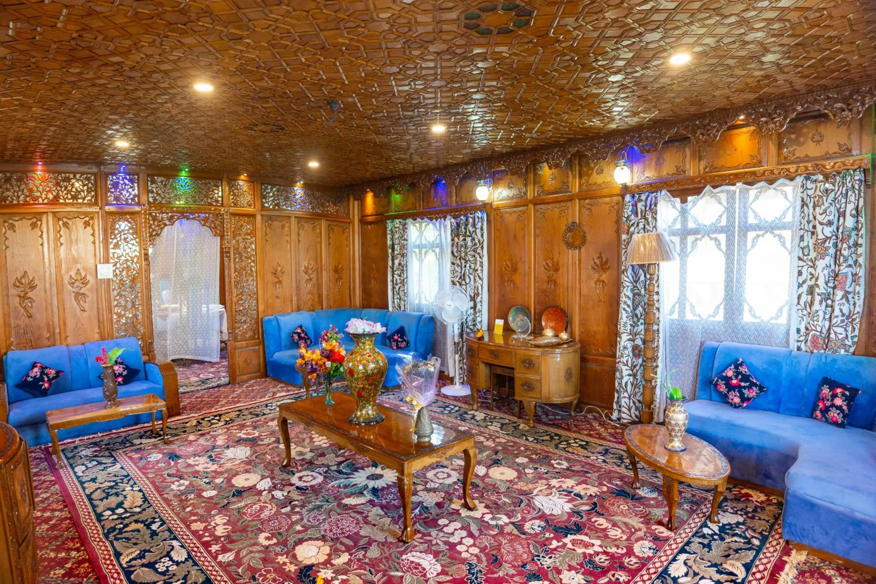 Standard King Room in Wangnoo Heritage Houseboats