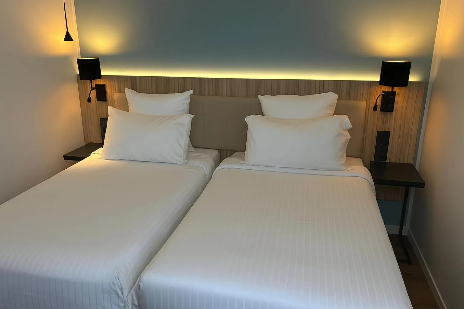 Standard Twin Room in Campanile Reims Centre - Cathedrale