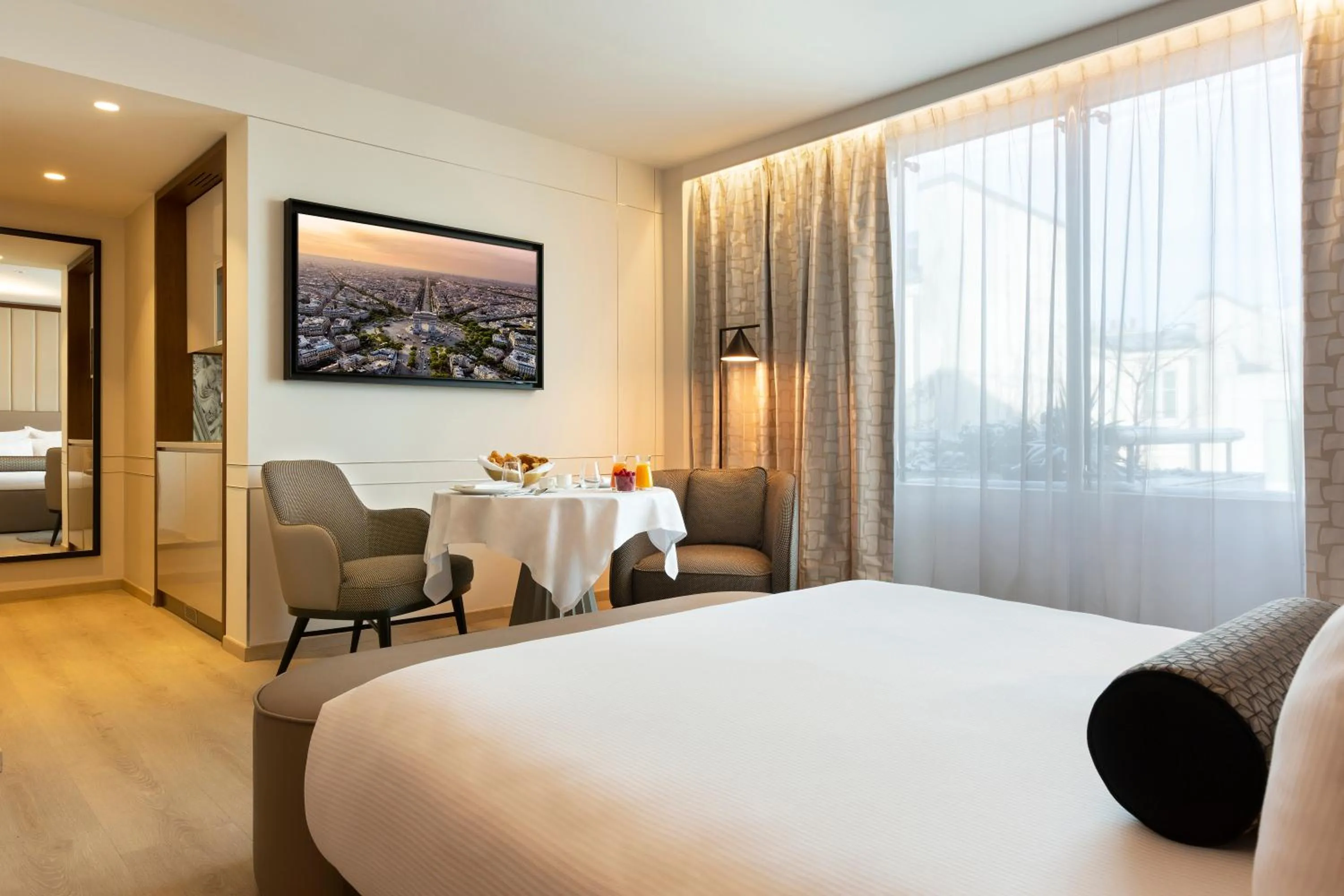 Superior Premium Room in La Clef Tour Eiffel Paris by The Crest Collection