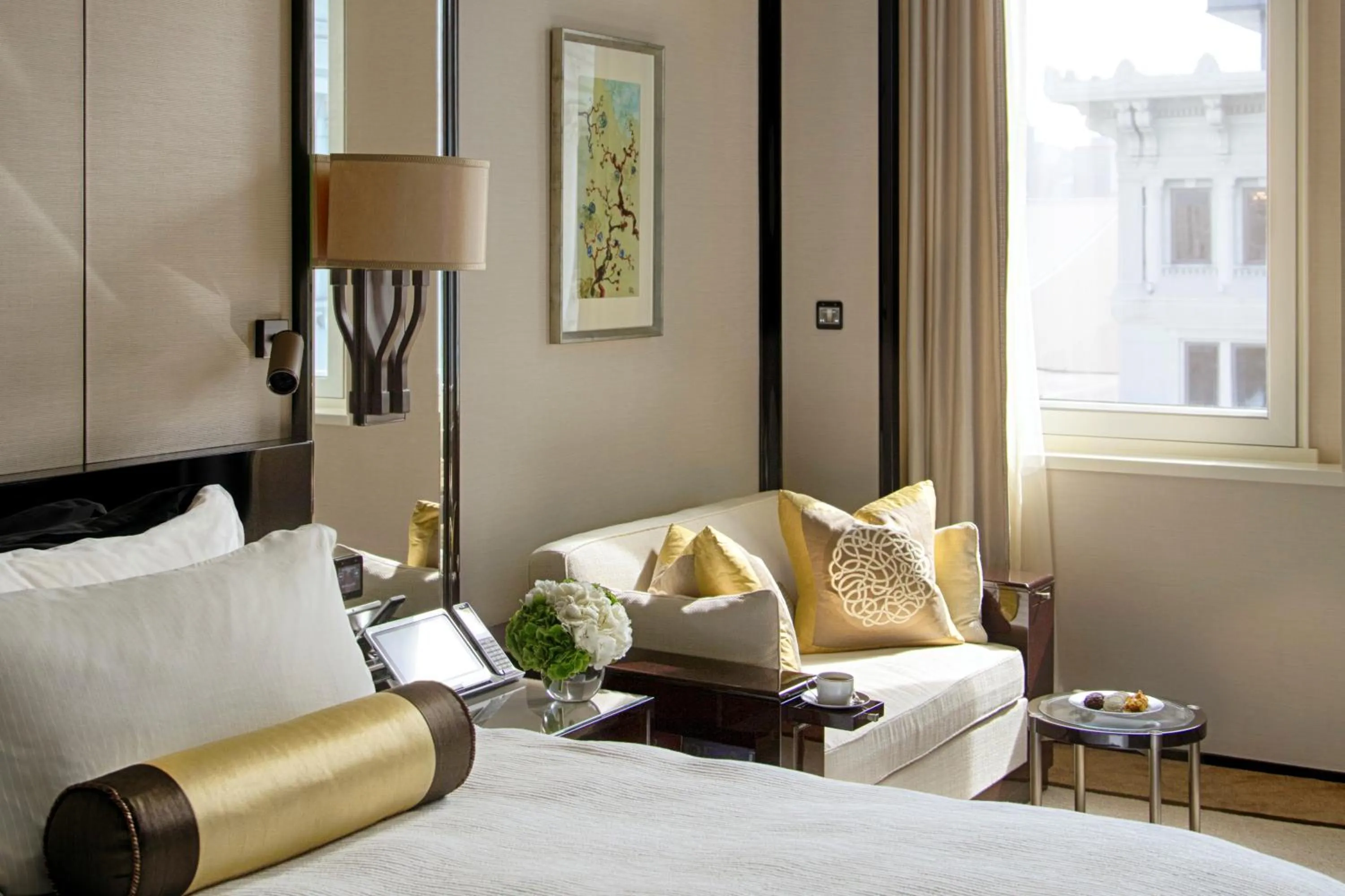 Deluxe King Room with Courtyard View in The Peninsula Hong Kong