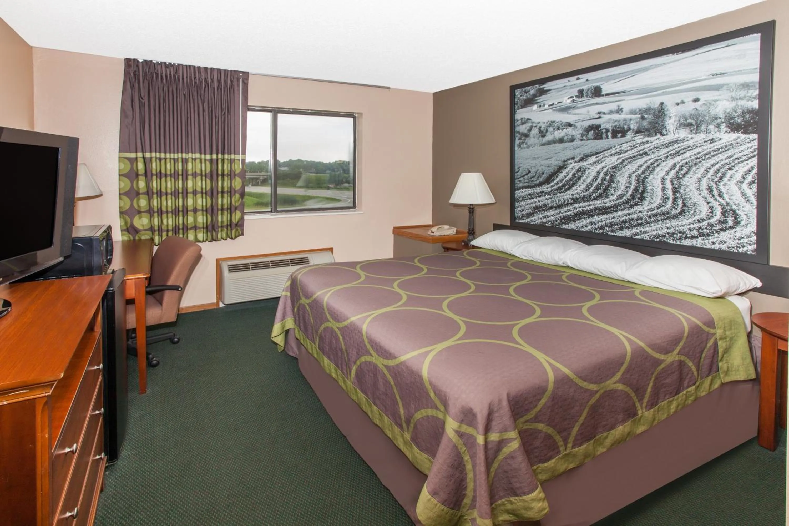 Queen Studio Suite - Non-Smoking in Super 8 by Wyndham Anamosa IA