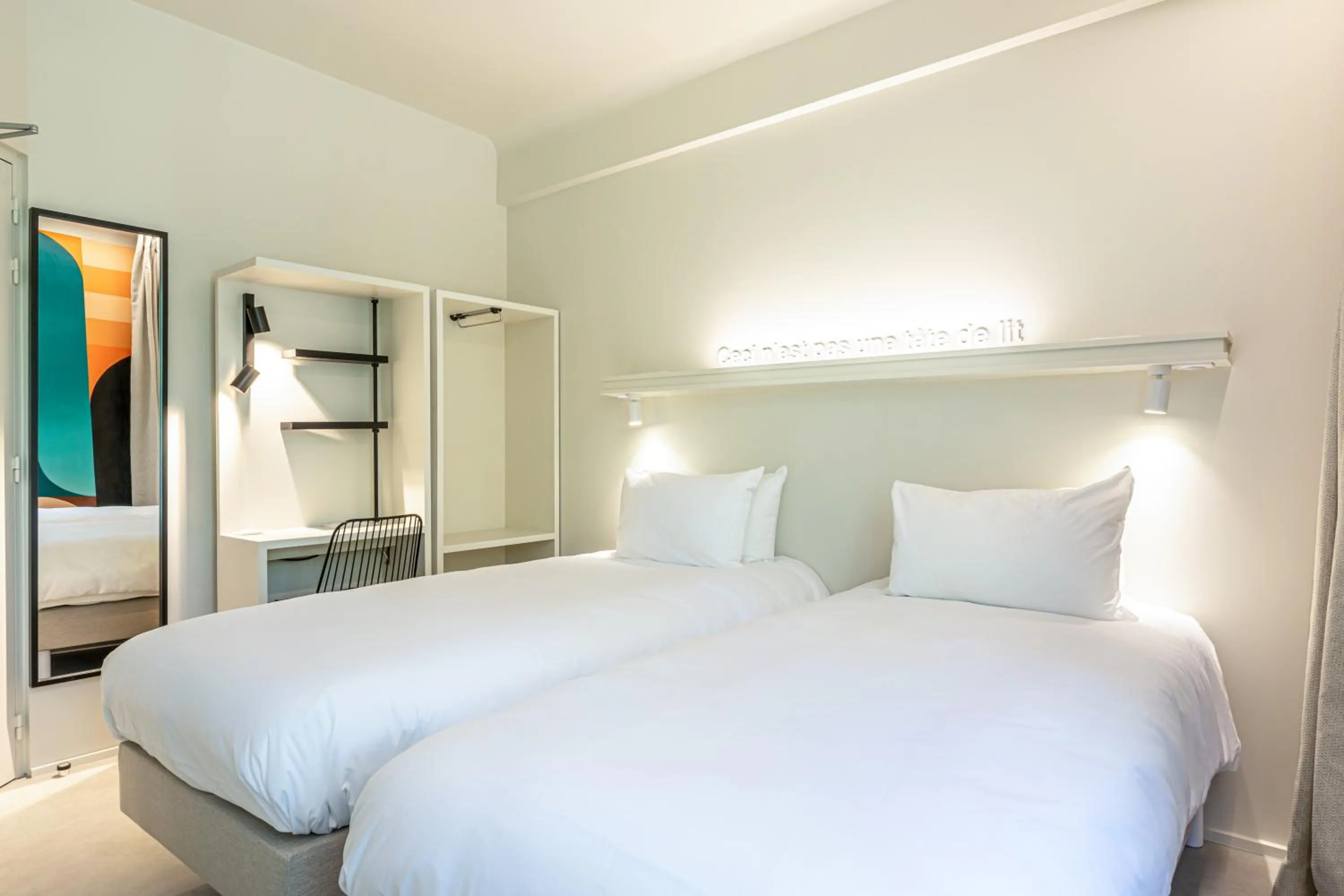 Bed in Graphik Montparnasse