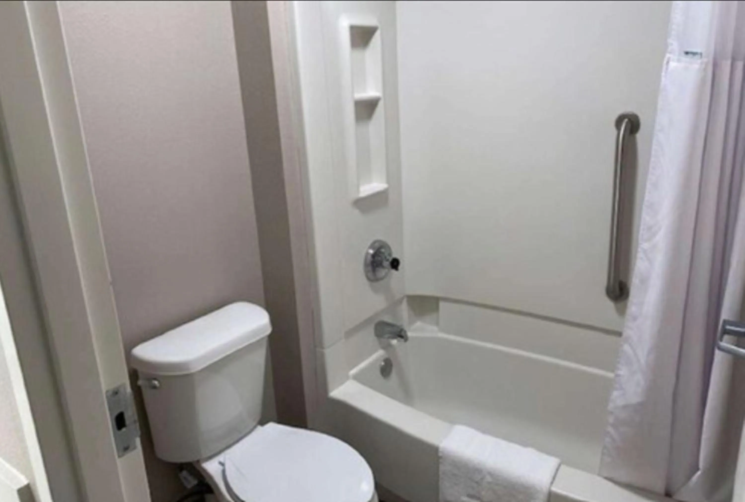 King Room - Non-Smoking in Baymont by Wyndham Topeka