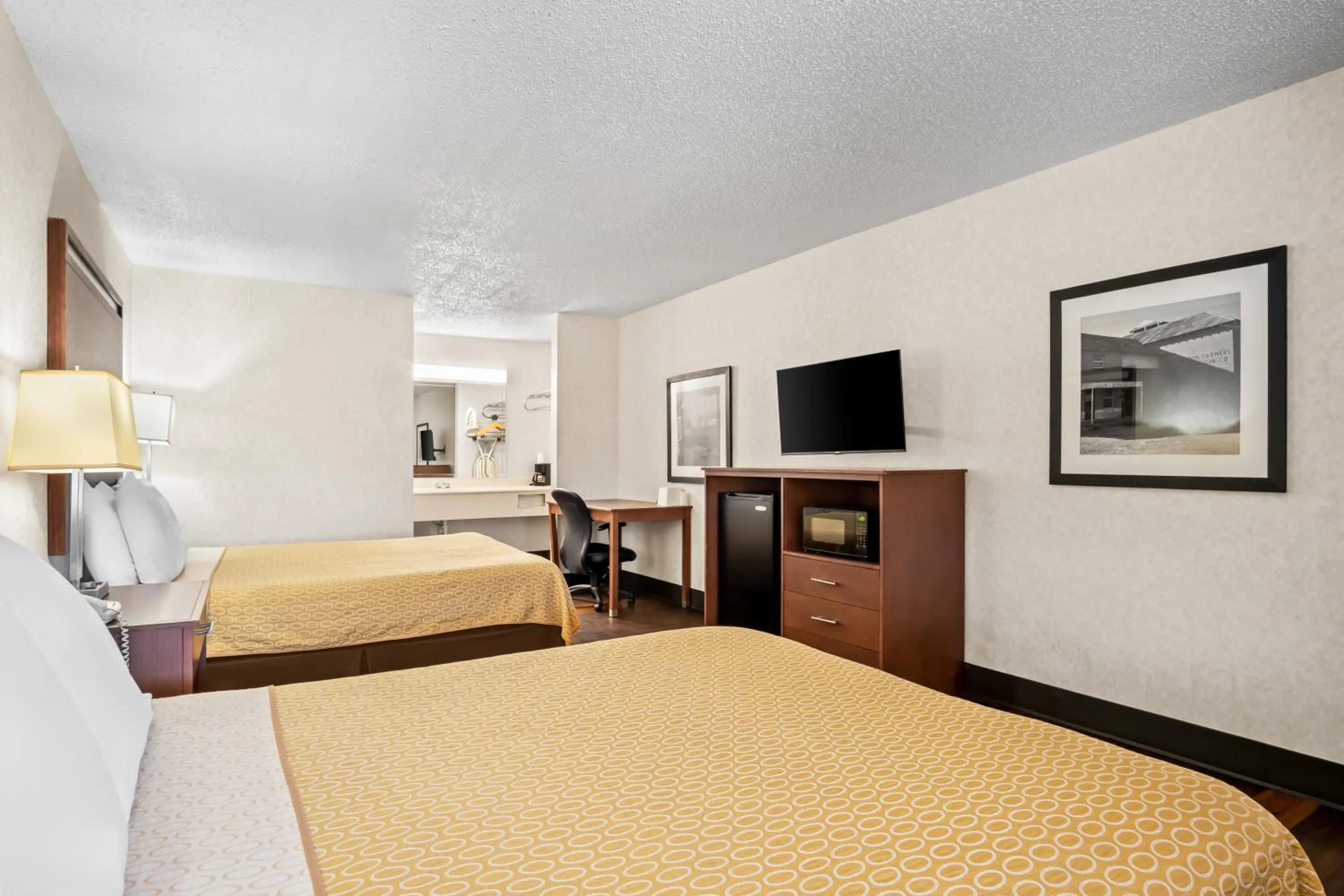 Queen Room with Two Queen Beds - Non-Smoking in Americas Best Value Inn Midlothian