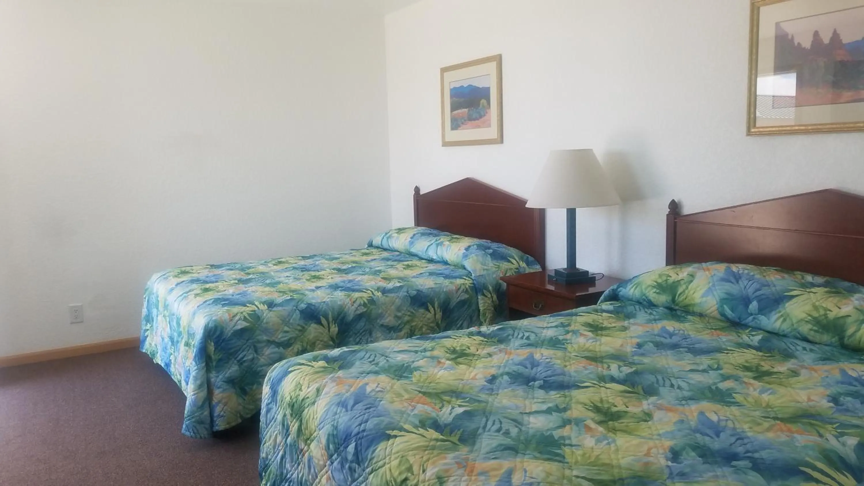 Queen Room with Two Queen Beds in Howard's Motel