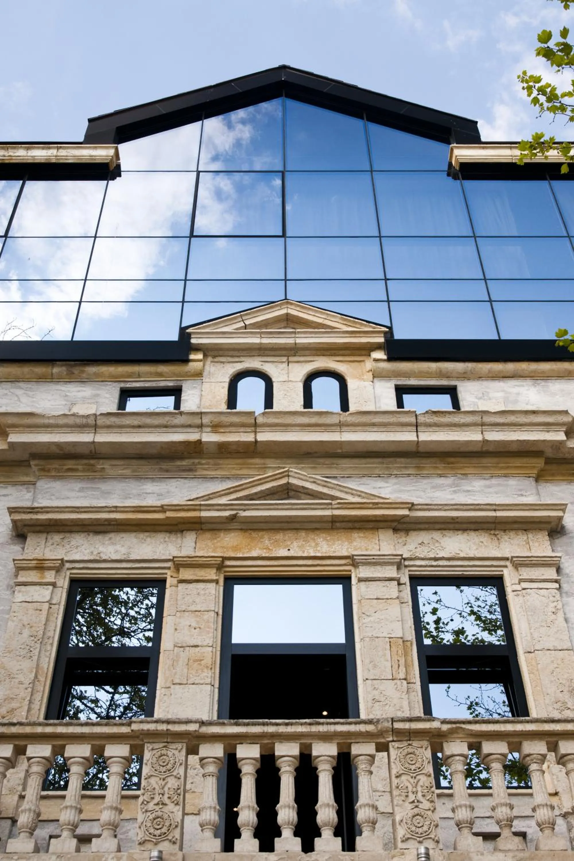 Facade/entrance in Efbet Hotel