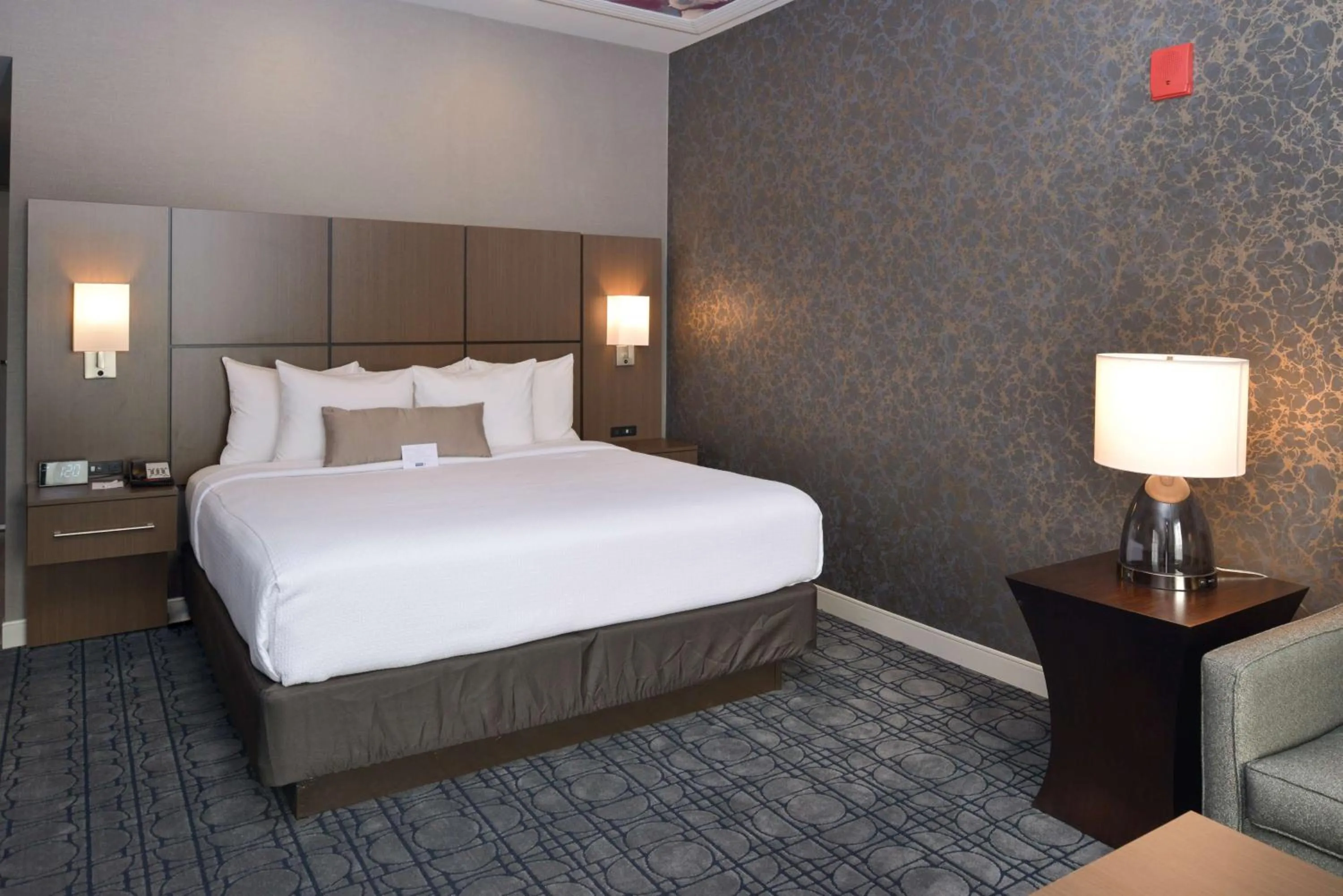 King Room with Sofa Bed - Non-Smoking in Best Western Plus Coalinga Inn